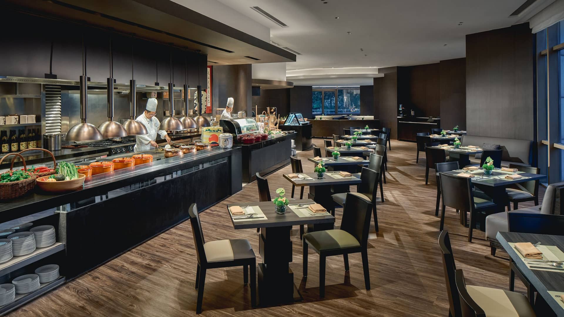 Hyatt on the Bund, Shanghai Aroma Restaurant Buffet Dining Area