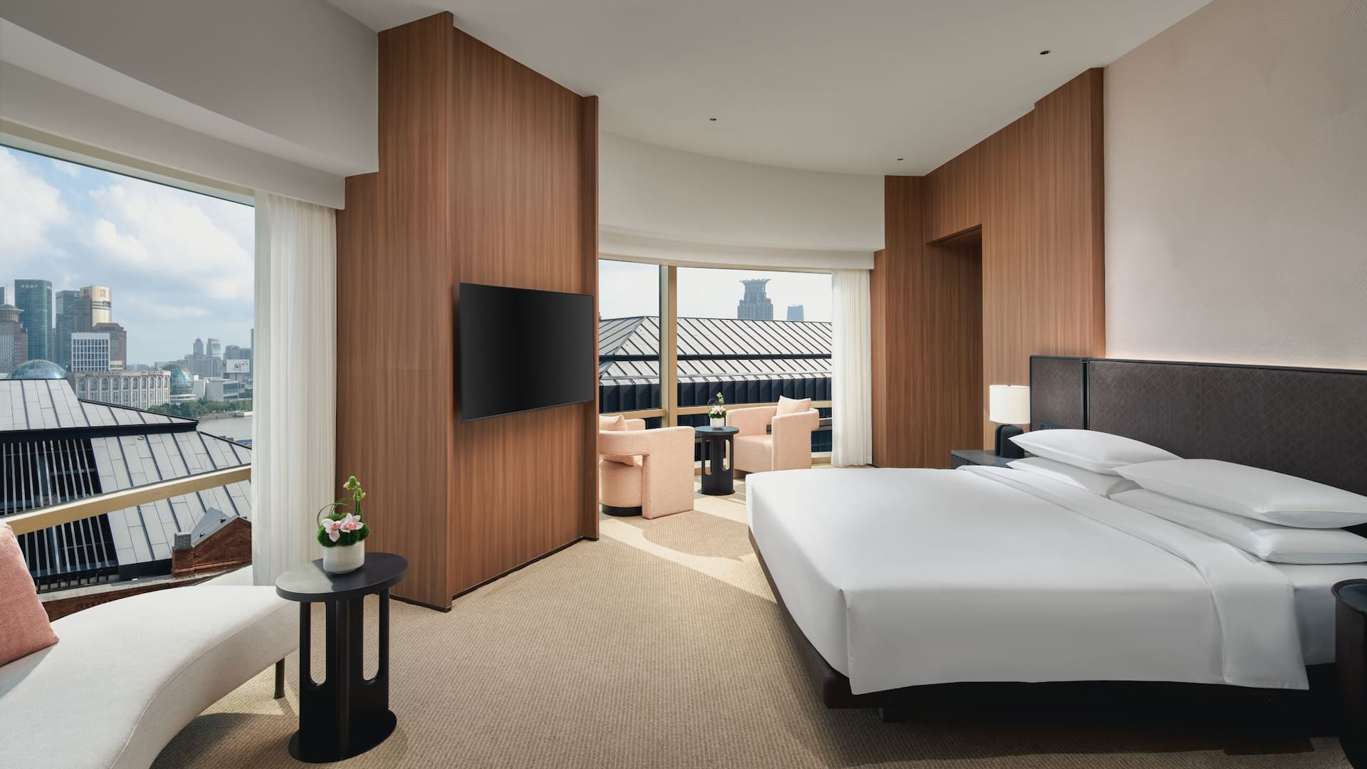 1/5 Hyatt on the Bund, Shanghai Bund Suite King Bed