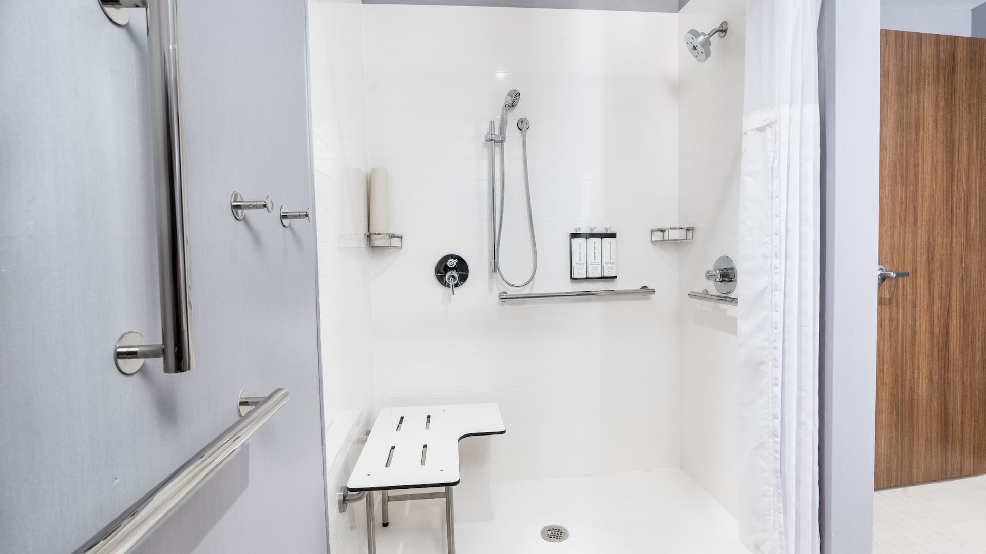 Hyatt Place Eagle Pass Shower Ada