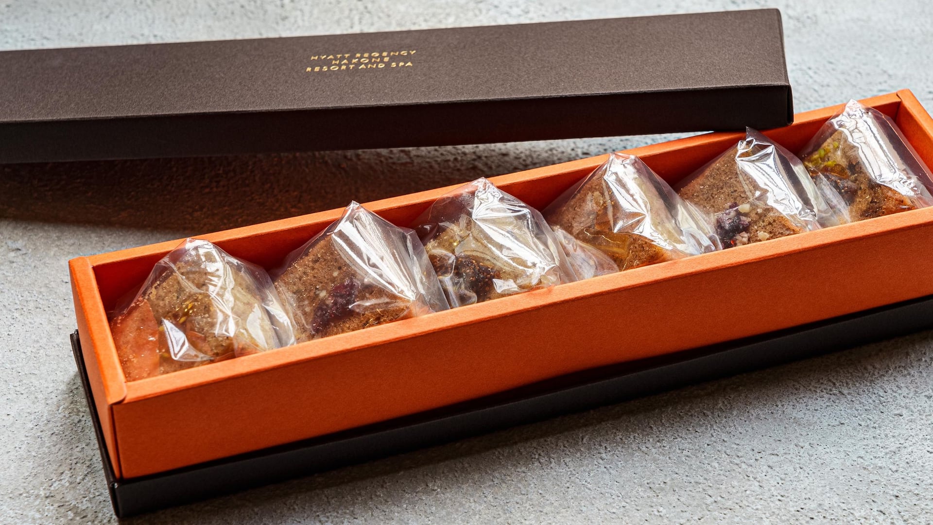 Hyatt Regency Hakone Resort and Spa Izumi Gallery Original Pound Cake Box