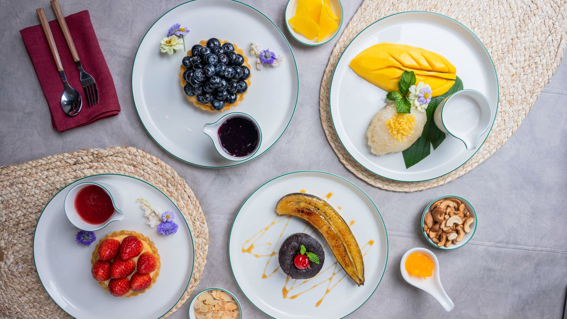 Hyatt Place Bangkok Sukhumvit 1 Dessert Variety
