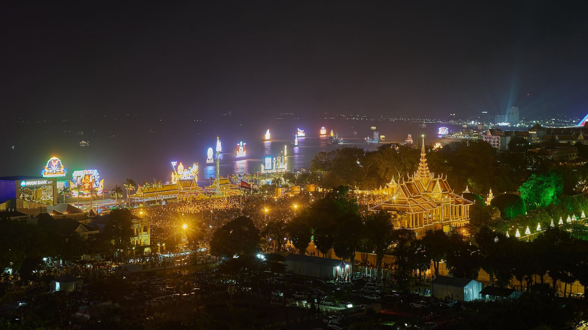 Hyatt Regency Phnom Penh Fivefive Rooftop Royal Palace View