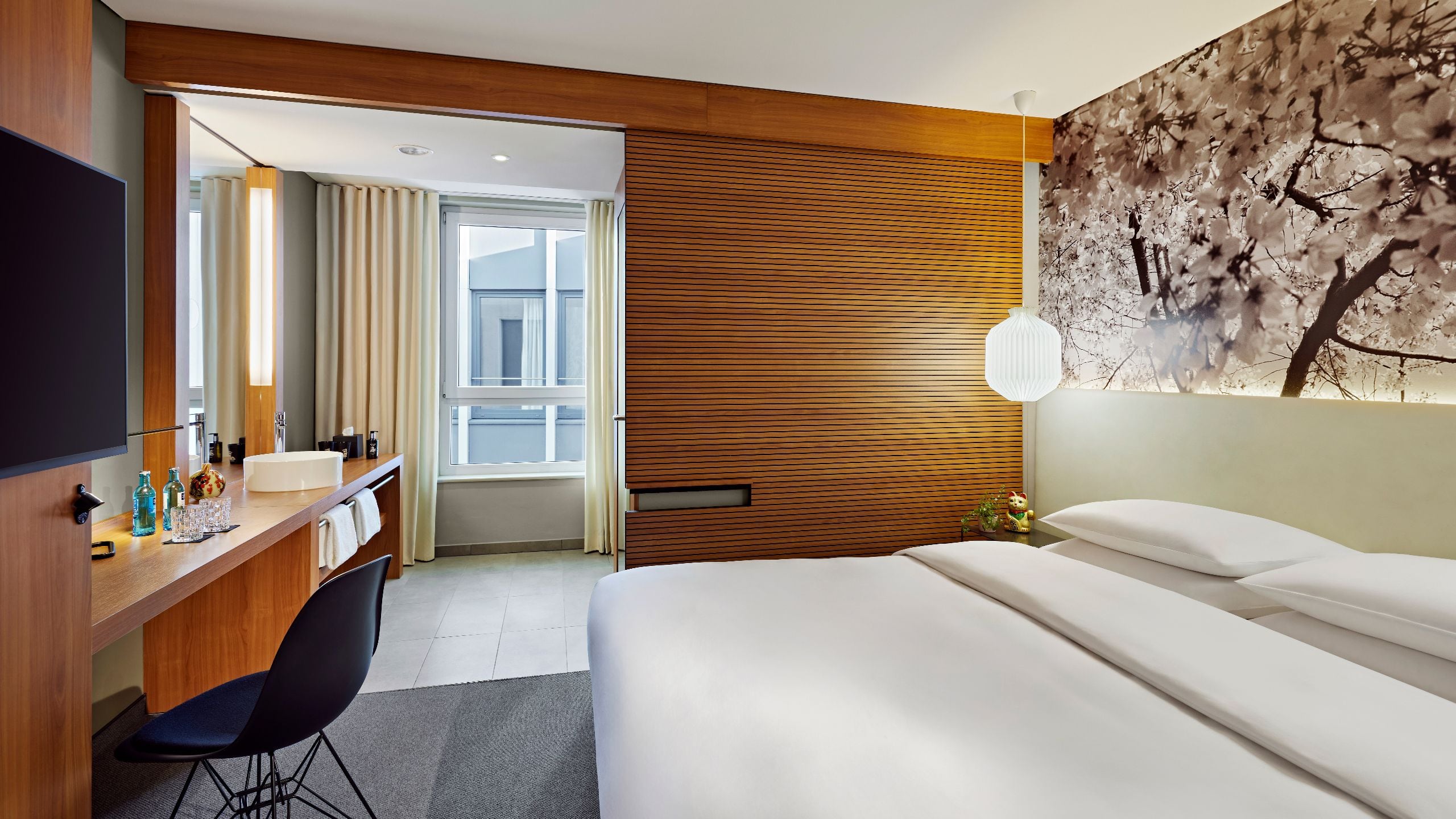 Me and All Hotel Dusseldorf One King Bed Courtyard View