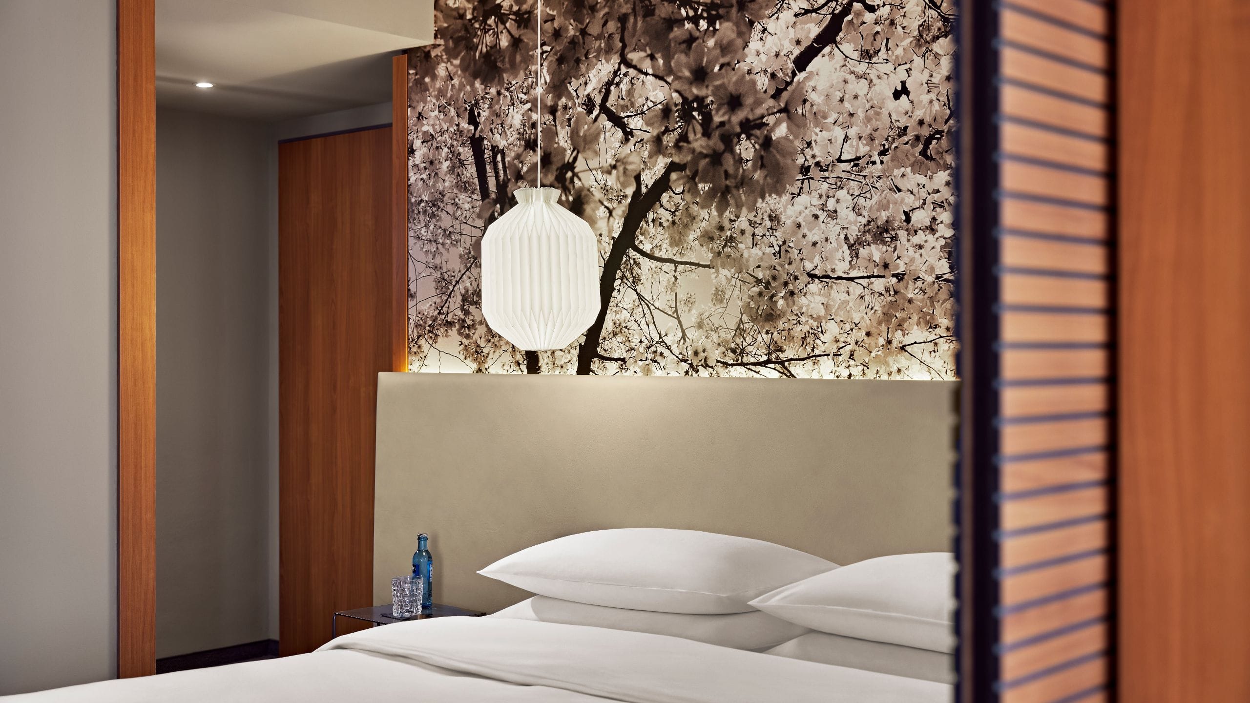 3 of 5 Me and All Hotel Dusseldorf One Queen Bed City View Deluxe