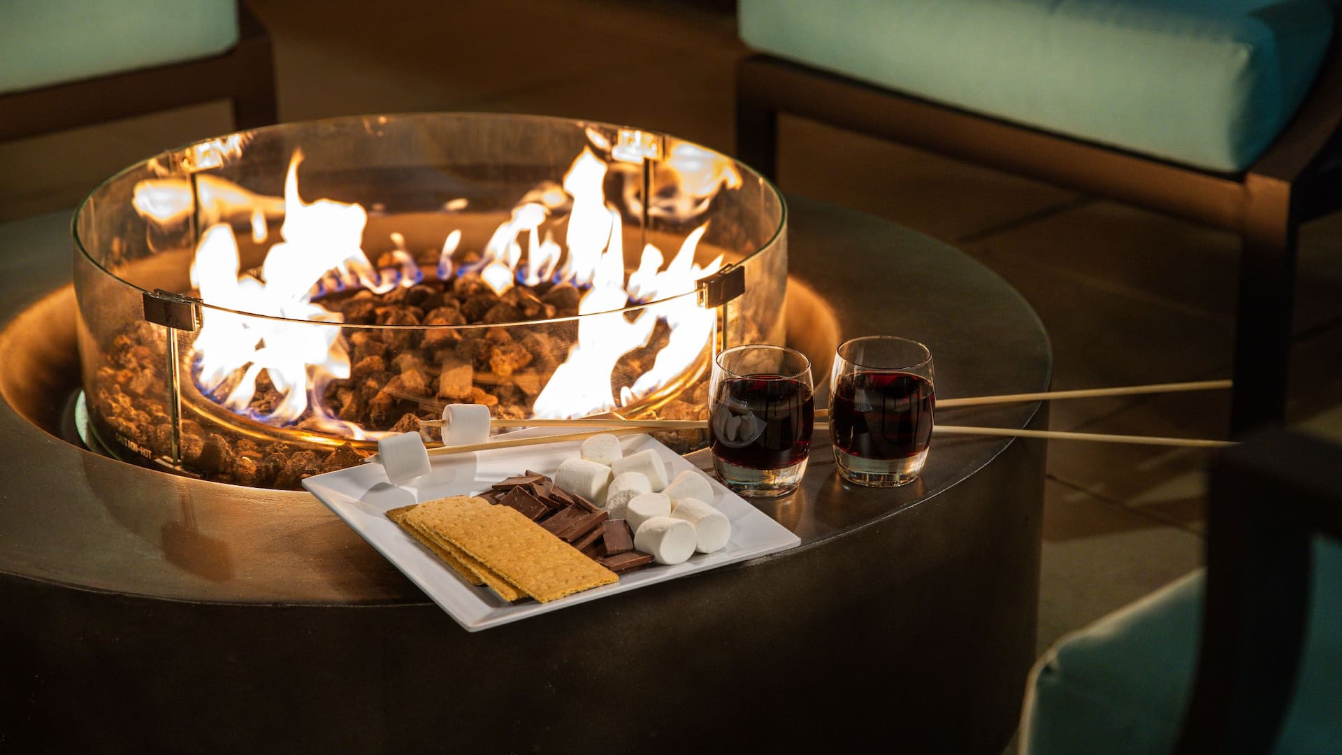 Hyatt Place Santa Cruz Exterior Firepit Smores
