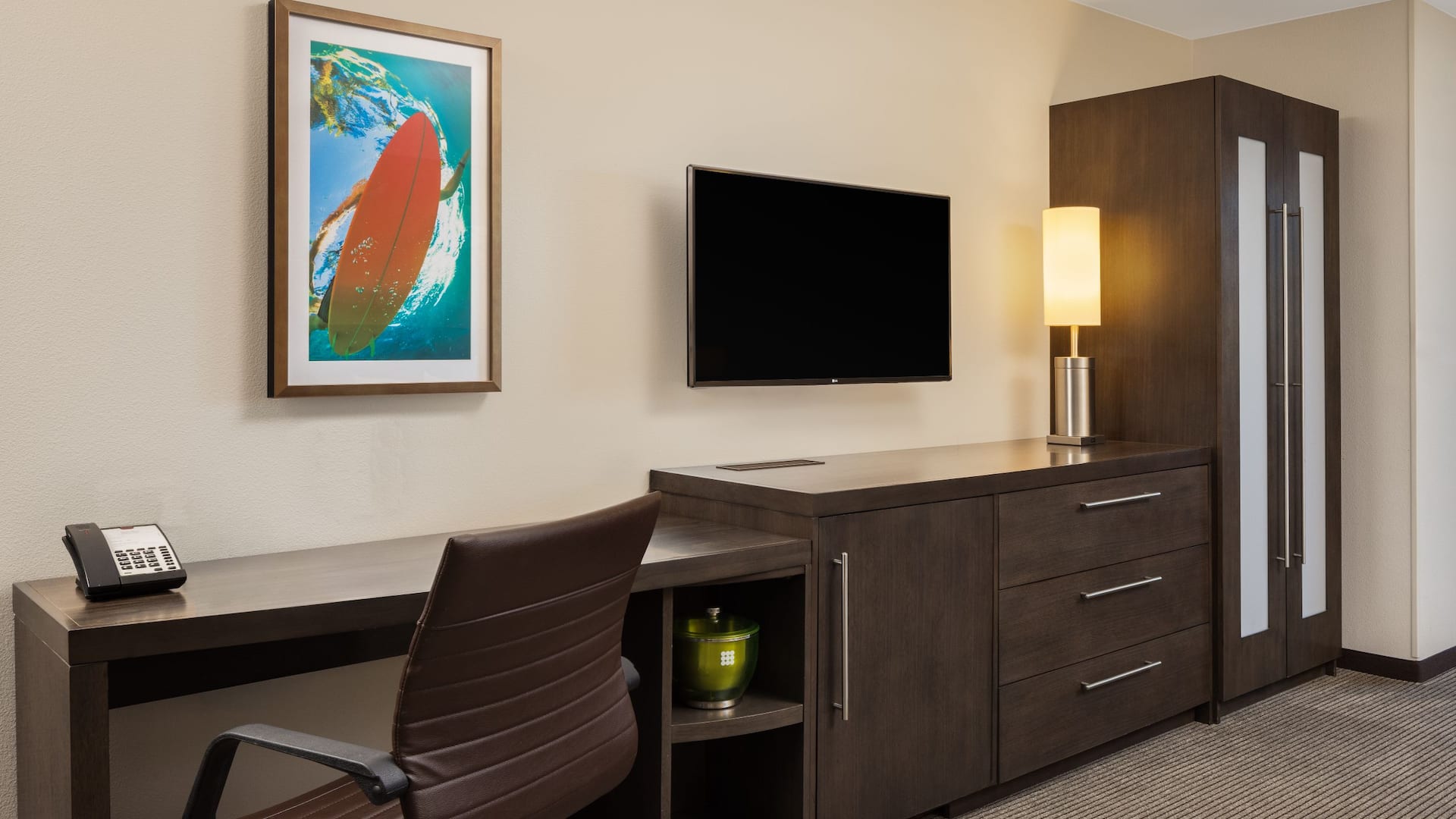 2 von 4 Hyatt Place Santa Cruz Guestroom Desk