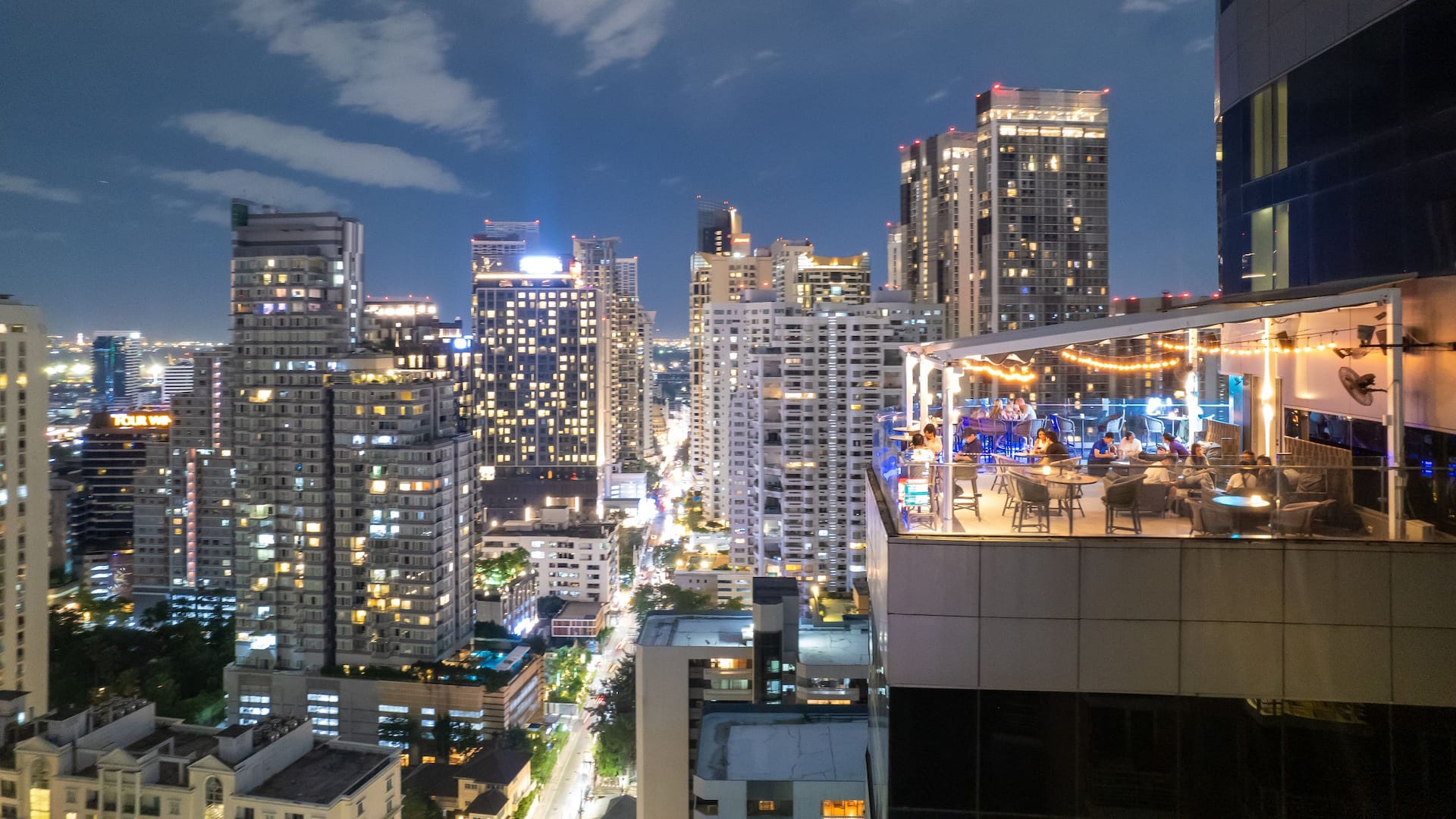 Hyatt Place Bangkok Sukhumvit 24 Aire Bar City View