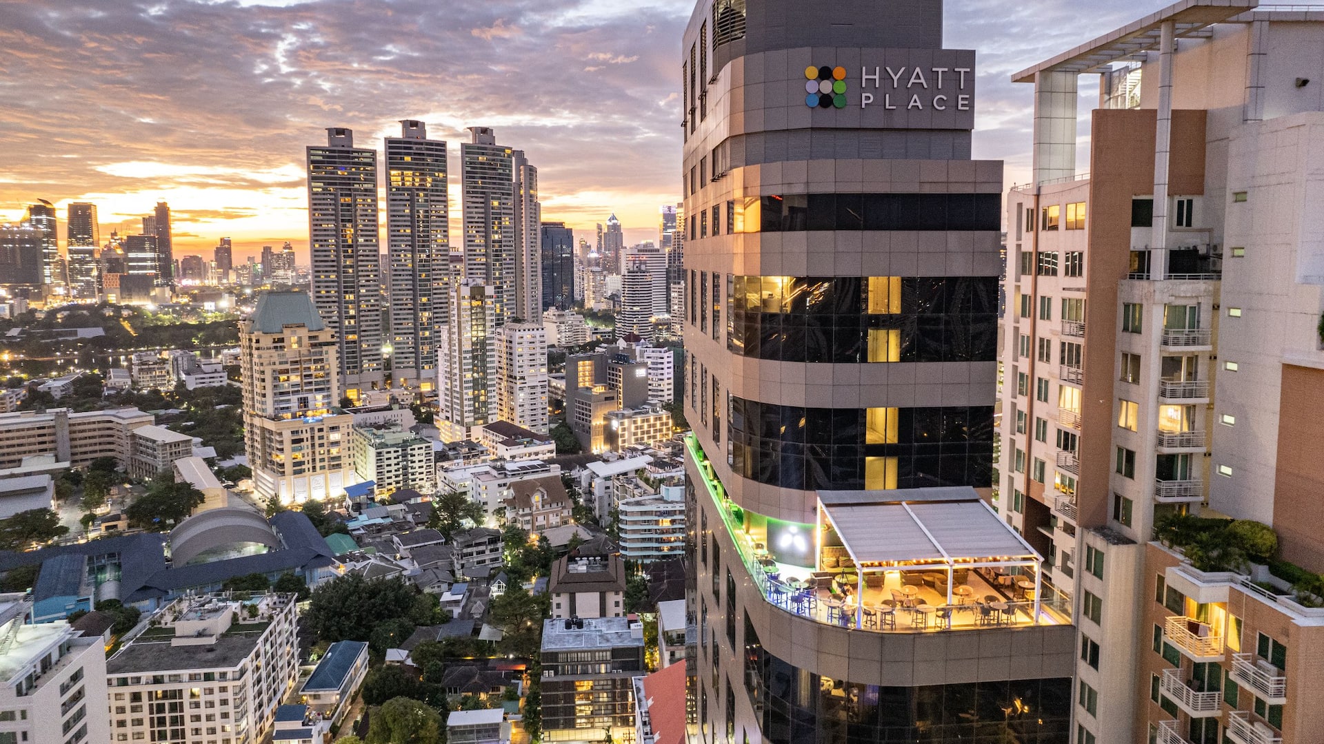 Hyatt Place Bangkok Sukhumvit 24 Aire Bar Skyline