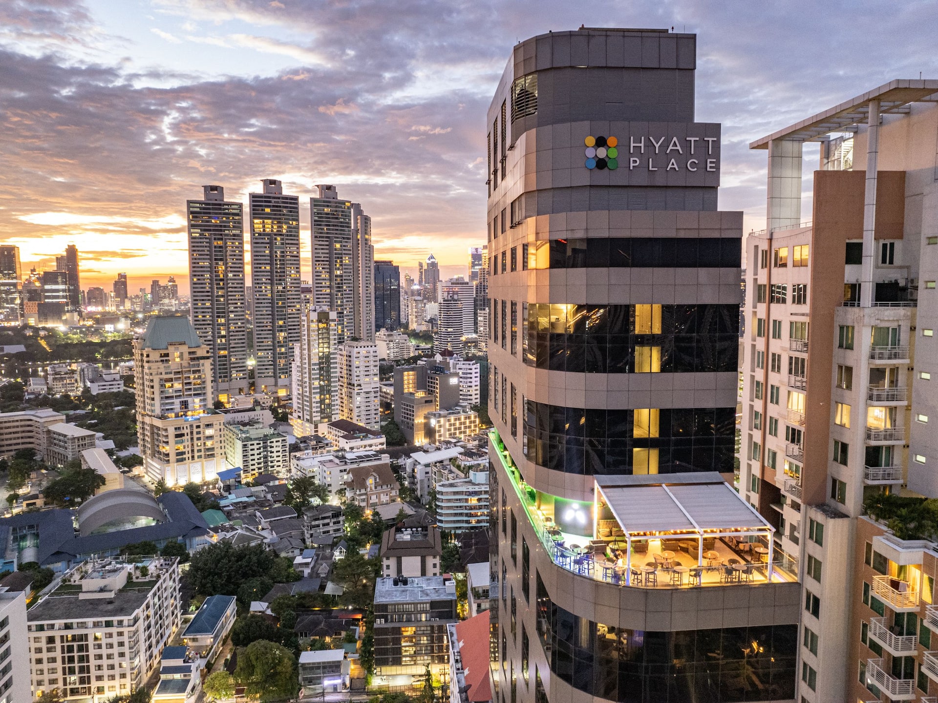 Hyatt Place Bangkok Sukhumvit 24 Aire Bar Skyline