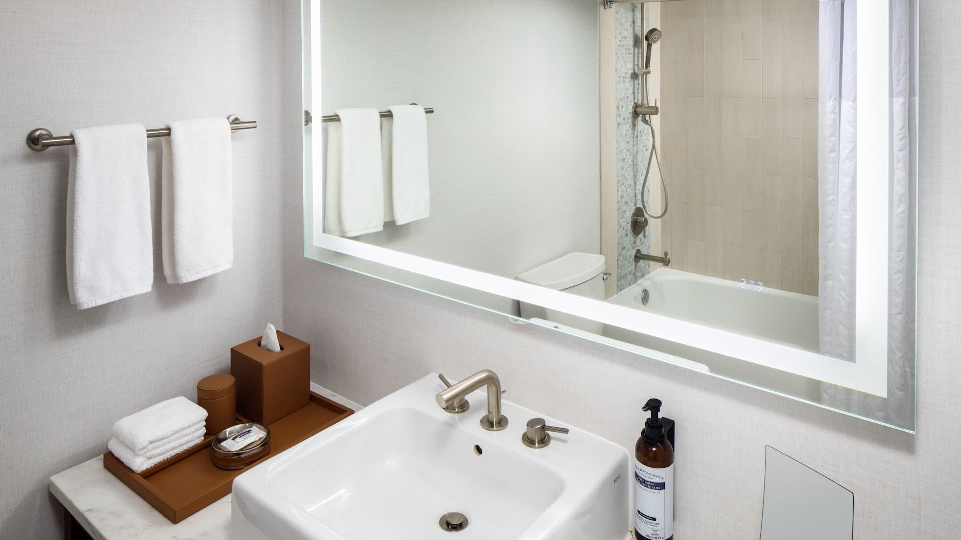 Hyatt Regency Morristown Room Tub