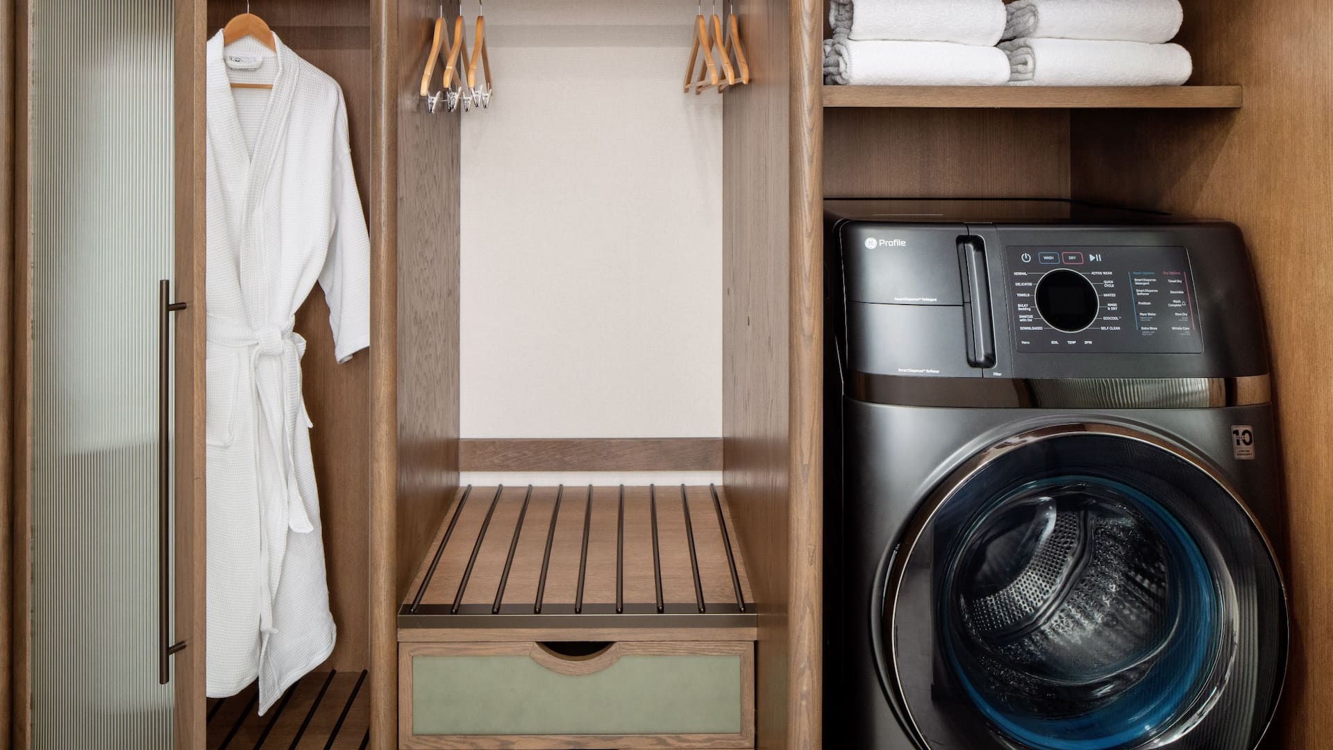 第 2，共 4 Hyatt Regency Greenwich Residential Washer Dryer