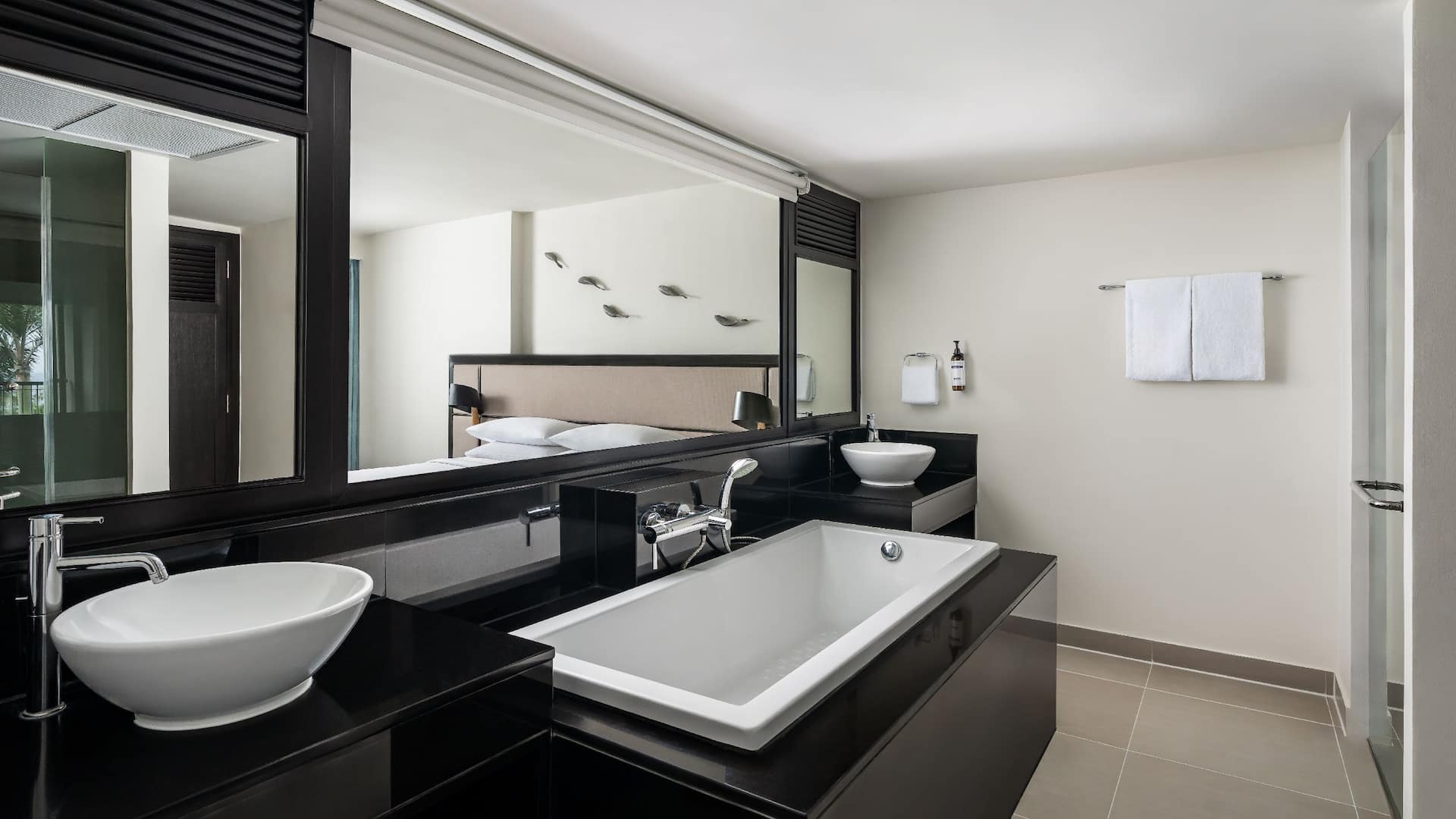 4 จาก 5 Hyatt Regency Phuket Resort Two Bedroom Regency Suite Bathroom Diagonal Angle