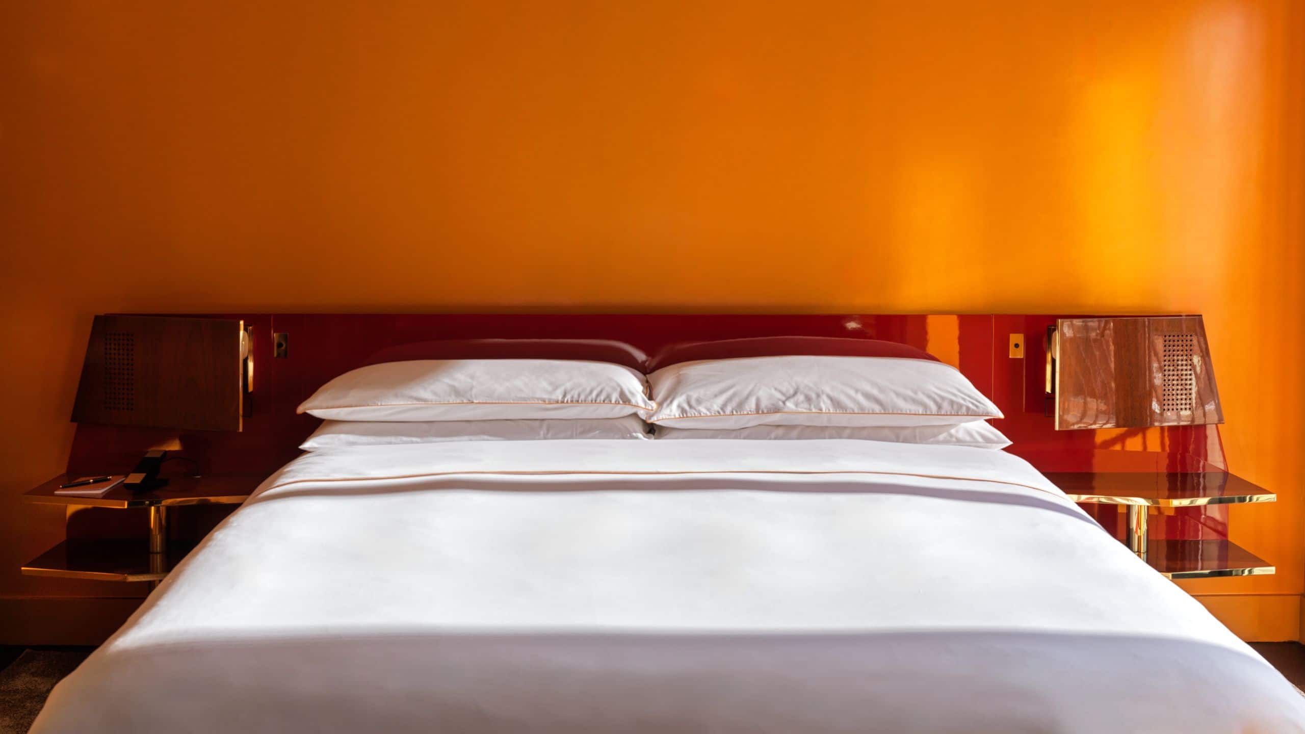 The Manner Junior Suite Bed