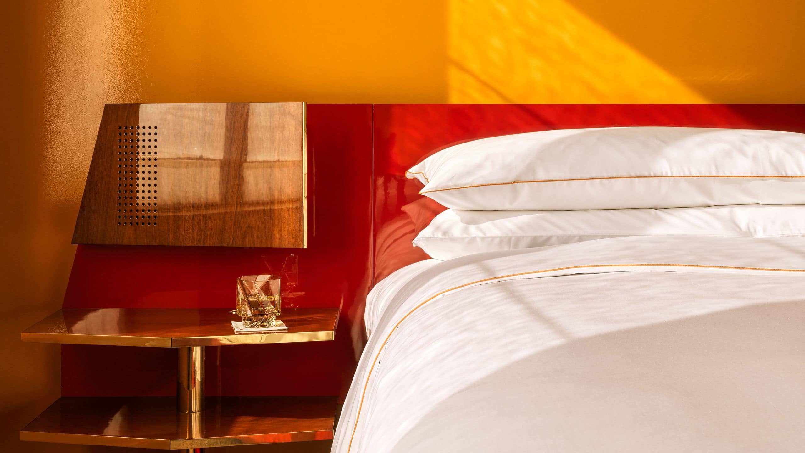 The Manner King Basic Bed