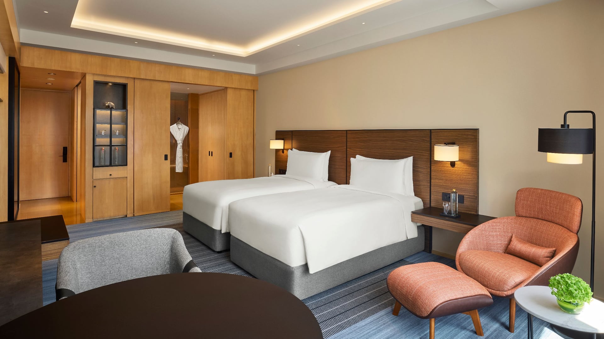 Grand Hyatt Mumbai Hotel & Residences Twin Room Inward