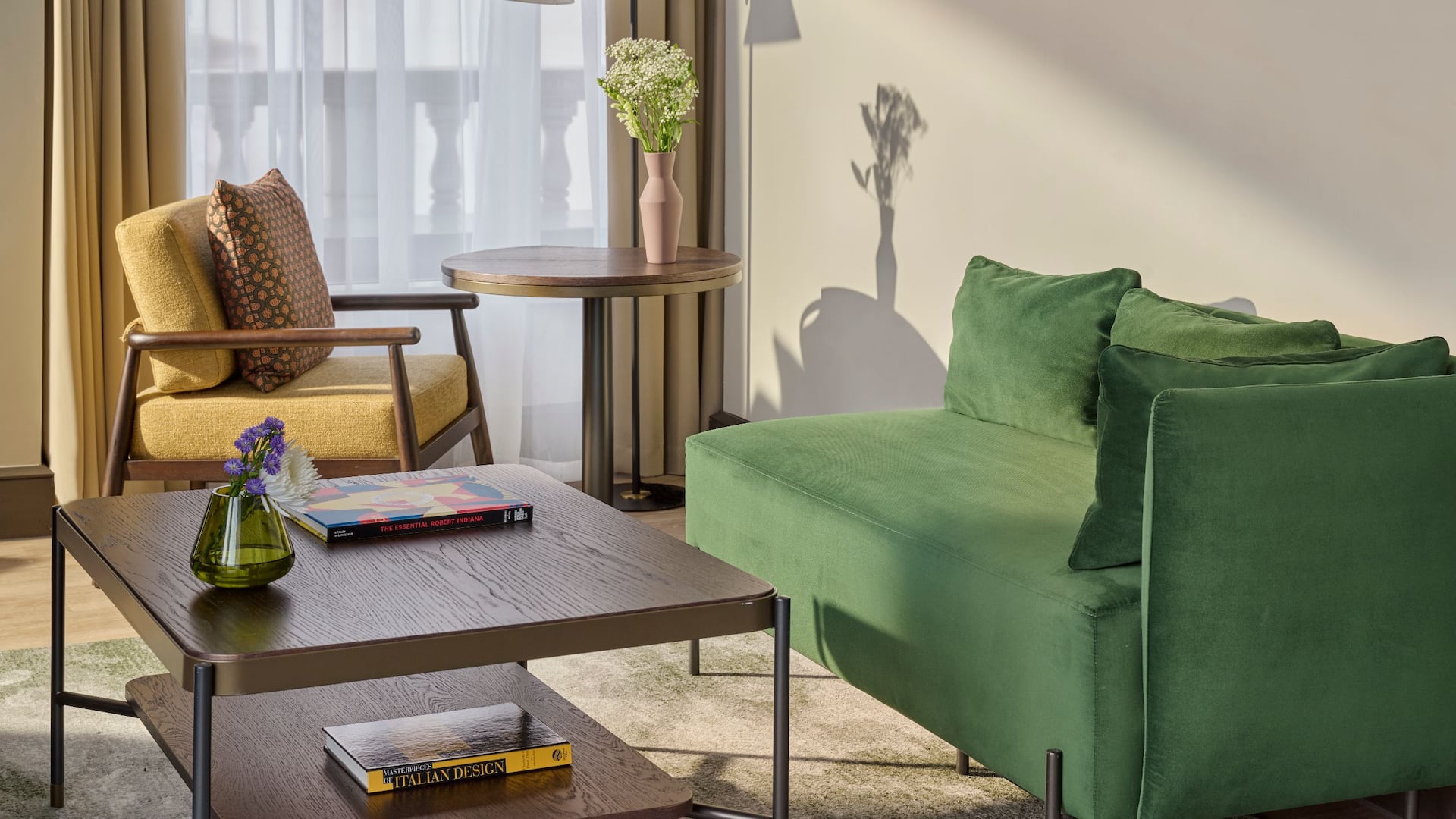 4 из 5 Hyatt Regency London Blackfriars Executive Suite City View Living Room Sofa