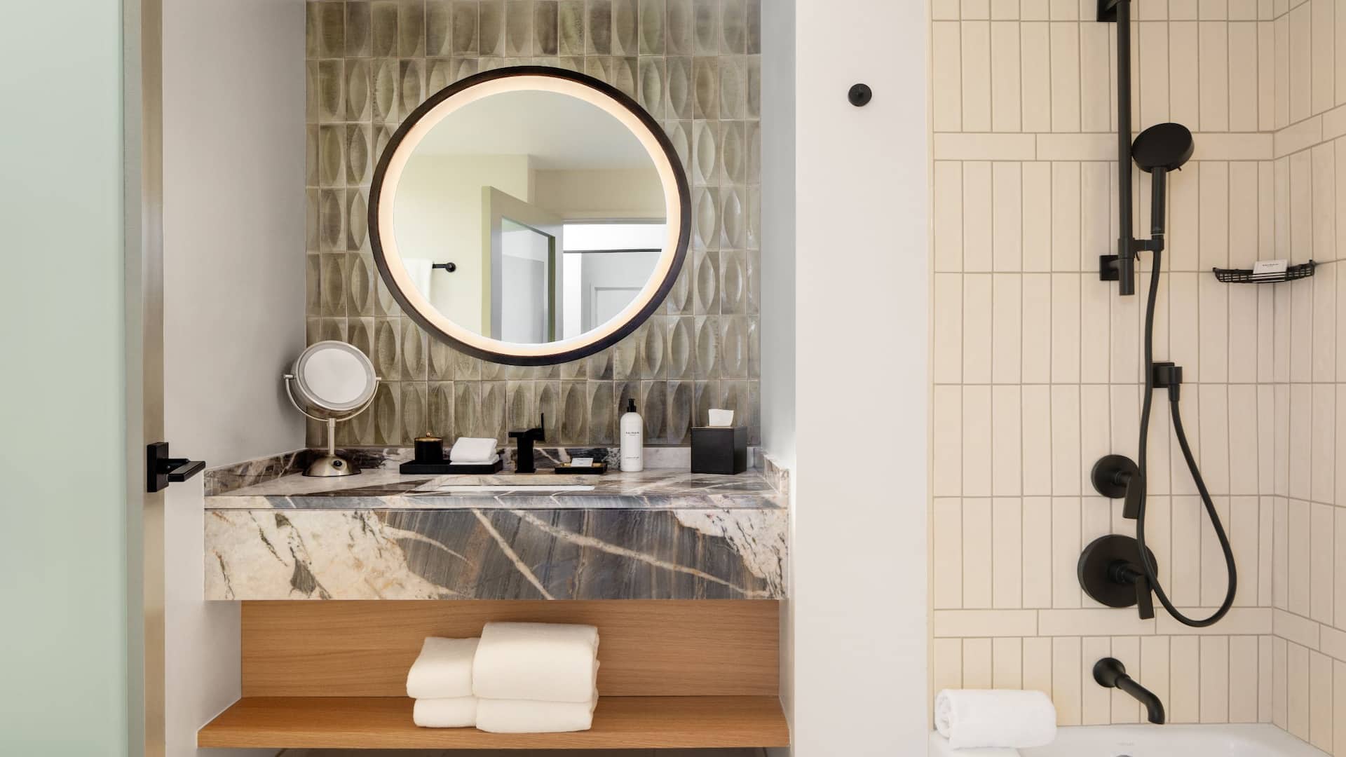 2 of 3 Grand Hyatt Scottsdale Resort Bathroom With Tub