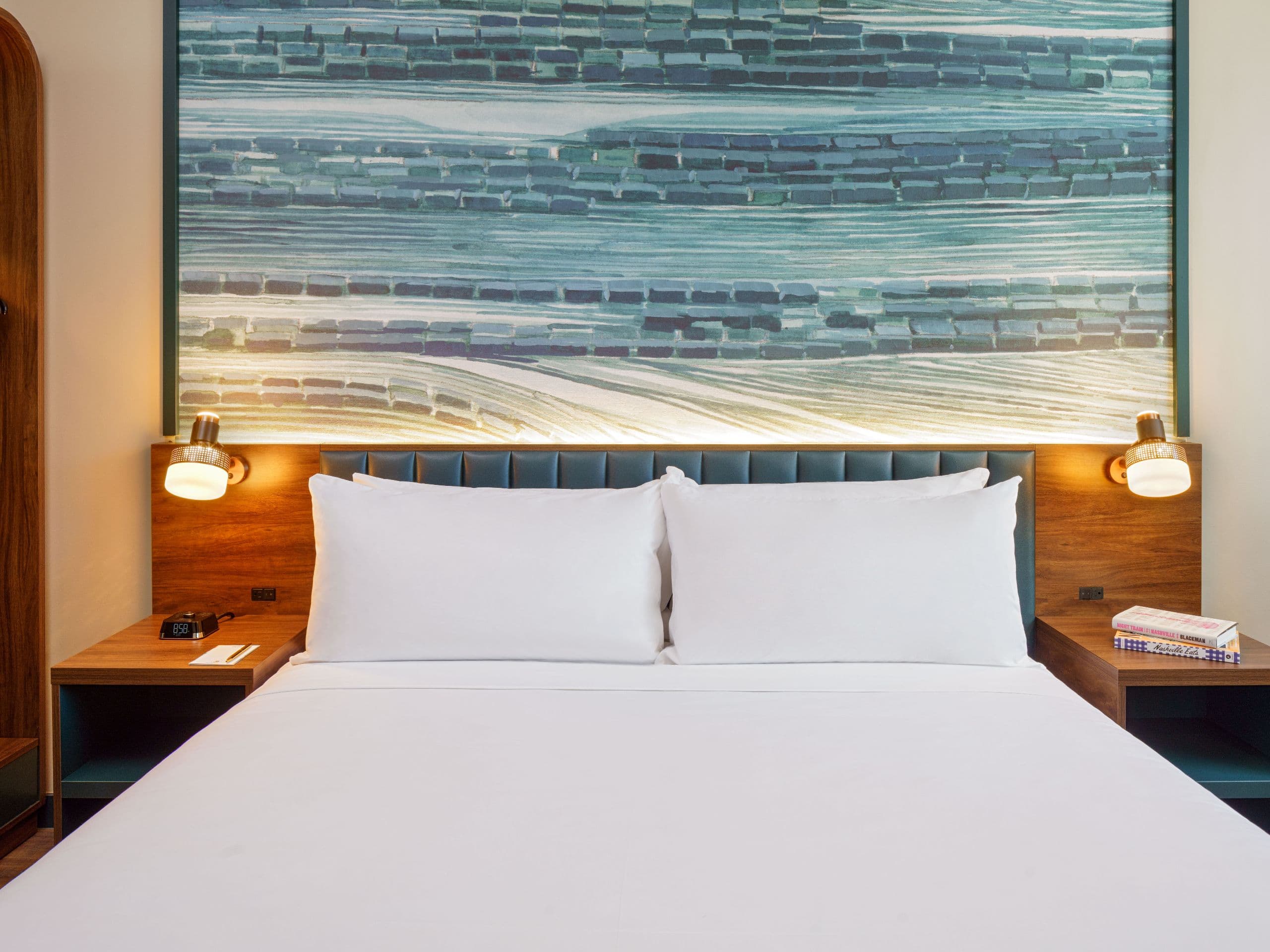Caption by Hyatt Downtown Nashville – The Gulch King Detail