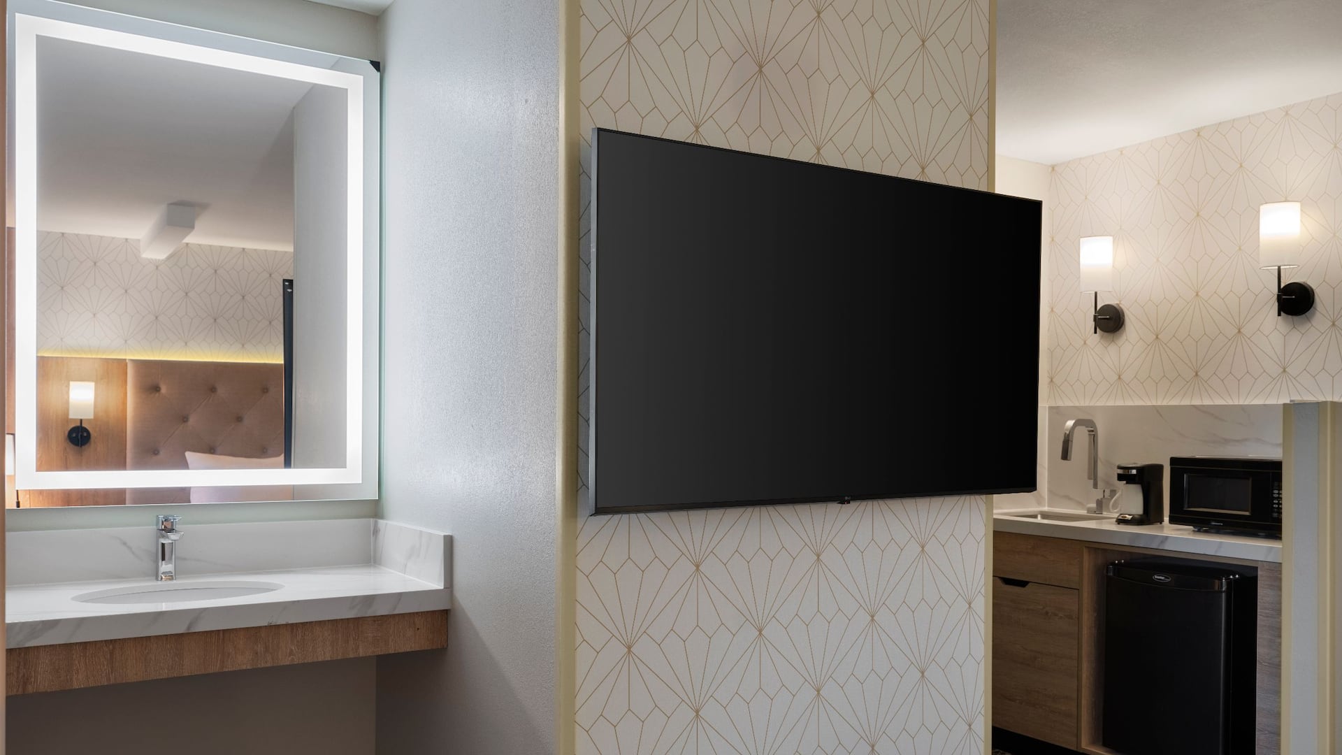 Hyatt Place Kansas City/Overland Park/Metcalf Accessible King Vanity