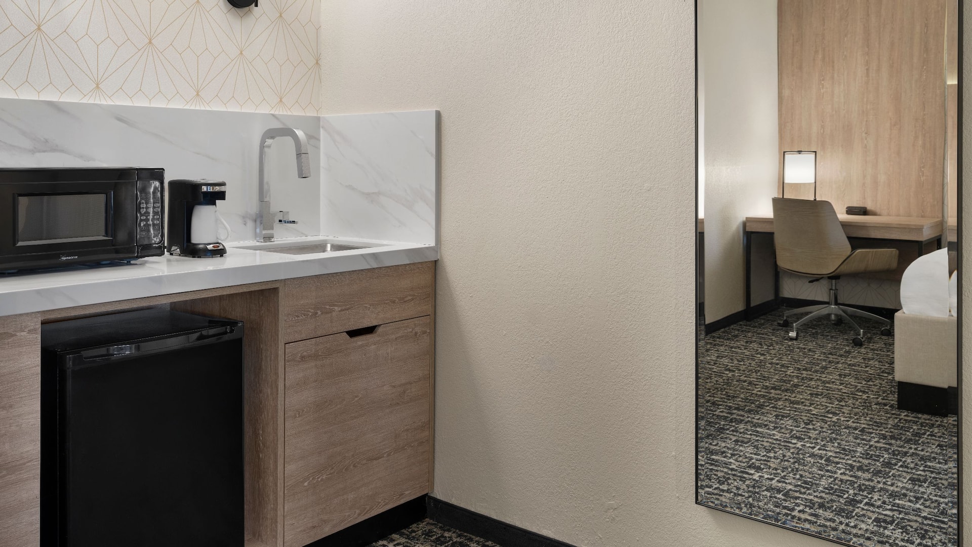 Hyatt Place Kansas City/Overland Park/Metcalf Guestroom Wet Bar