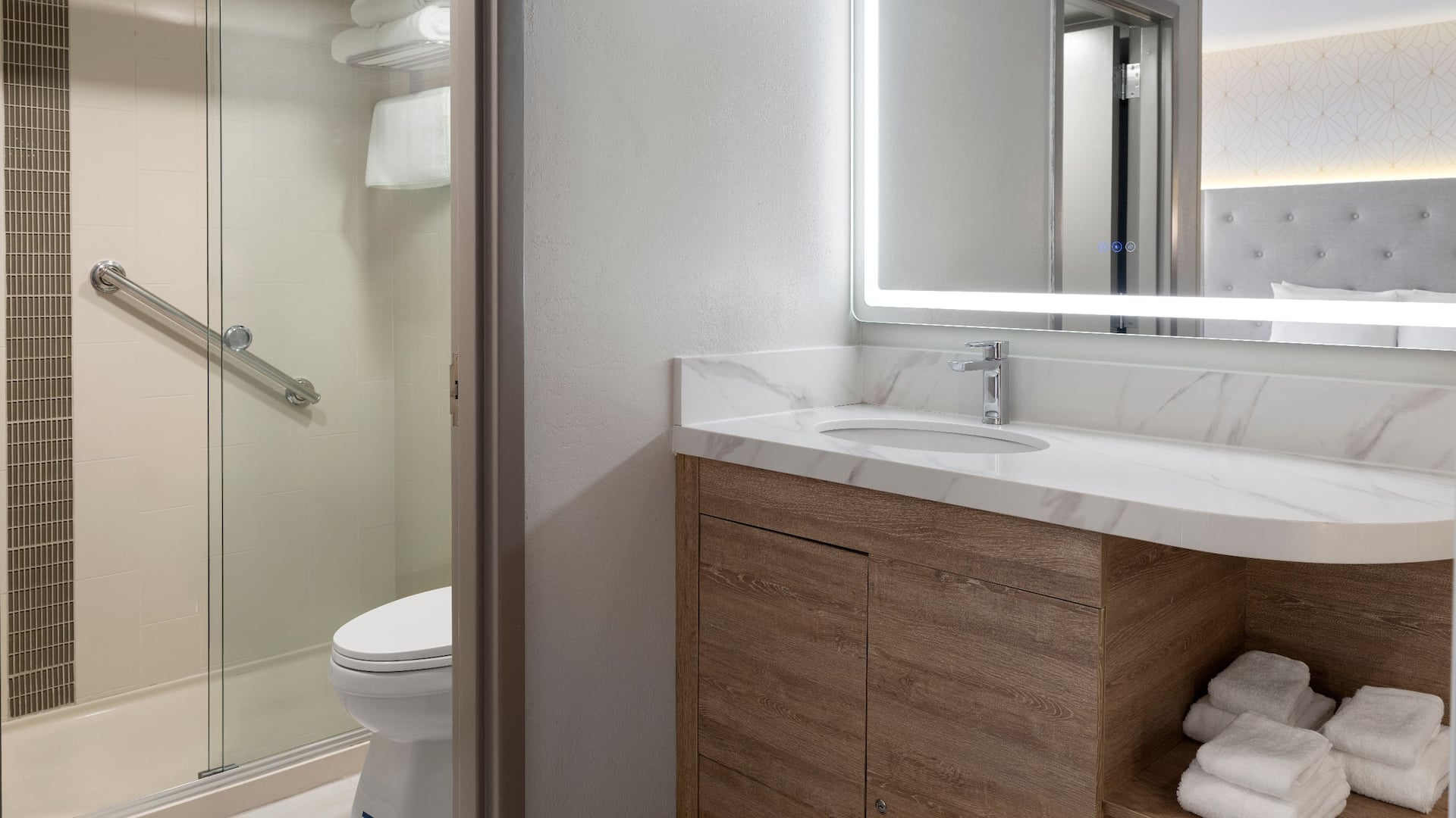 Hyatt Place Kansas City/Overland Park/Metcalf King Bathroom