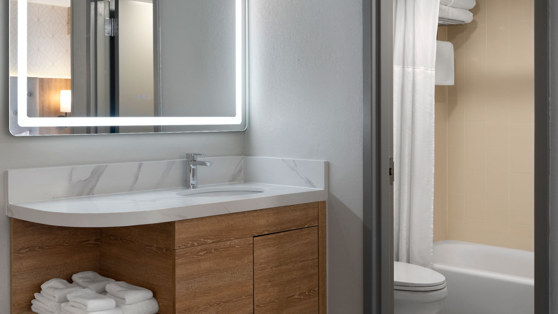 Hyatt Place Kansas City/Overland Park/Metcalf Double Beds Bathroom