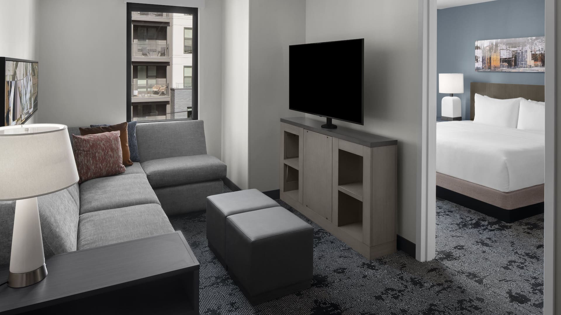 5 von 5 Hyatt House Raleigh Downtown / Seaboard Station One Bedroom King Suite Living Room