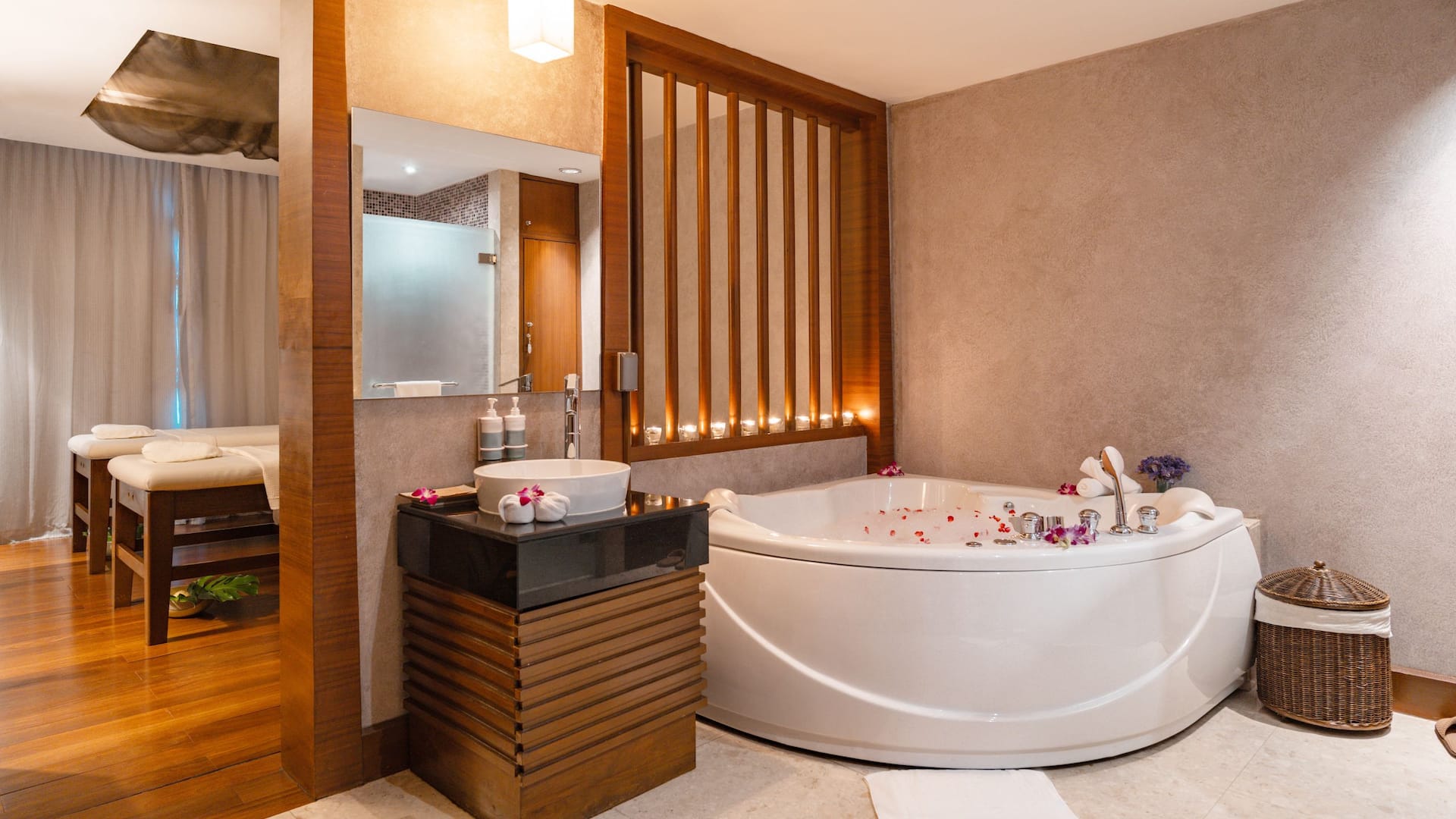 Hyatt Regency Bangkok Suvarnabhumi Airport Spa Treatment Room