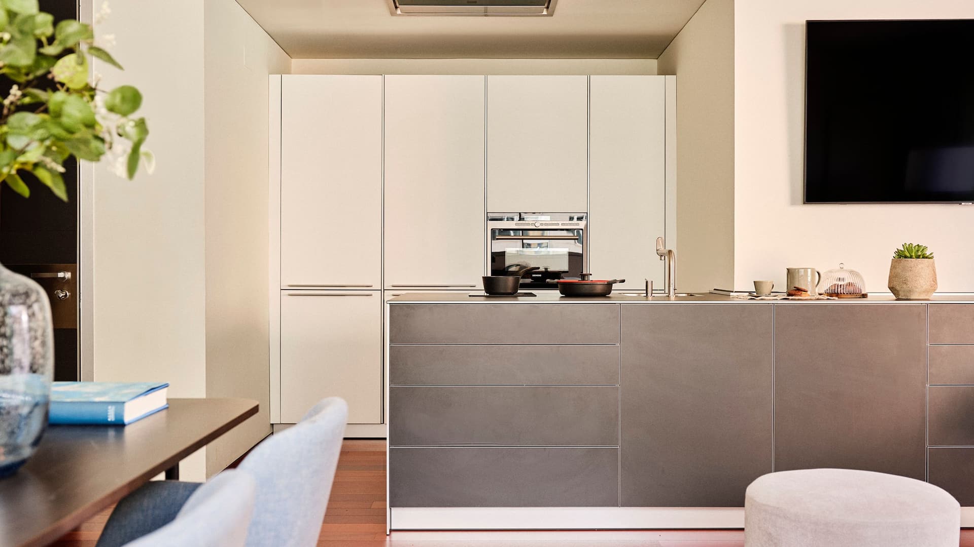 5/7 Hyatt Regency Madrid Residences One Bedroom Terrace Apartment Kitchen
