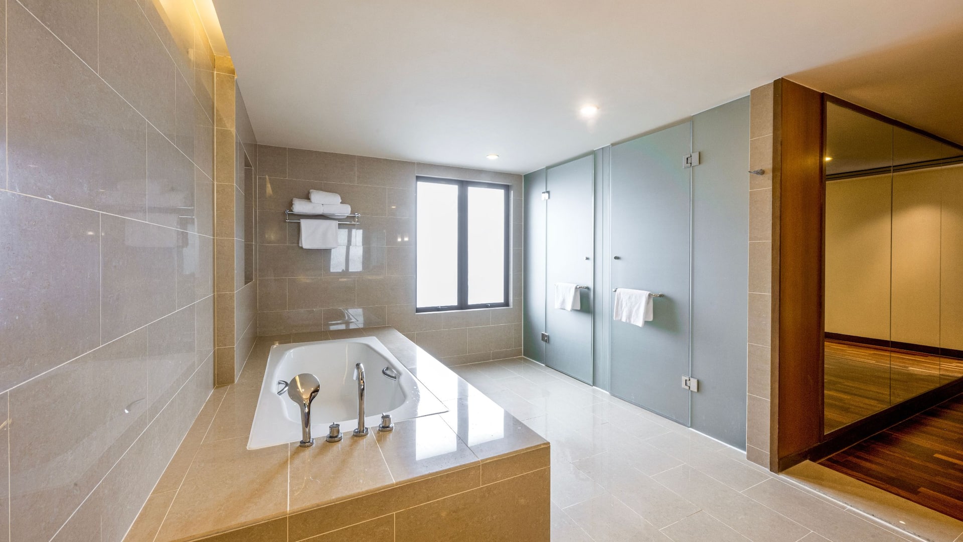 5 von 5 Hyatt Regency Kinabalu Regency Executive Suite Bathtub