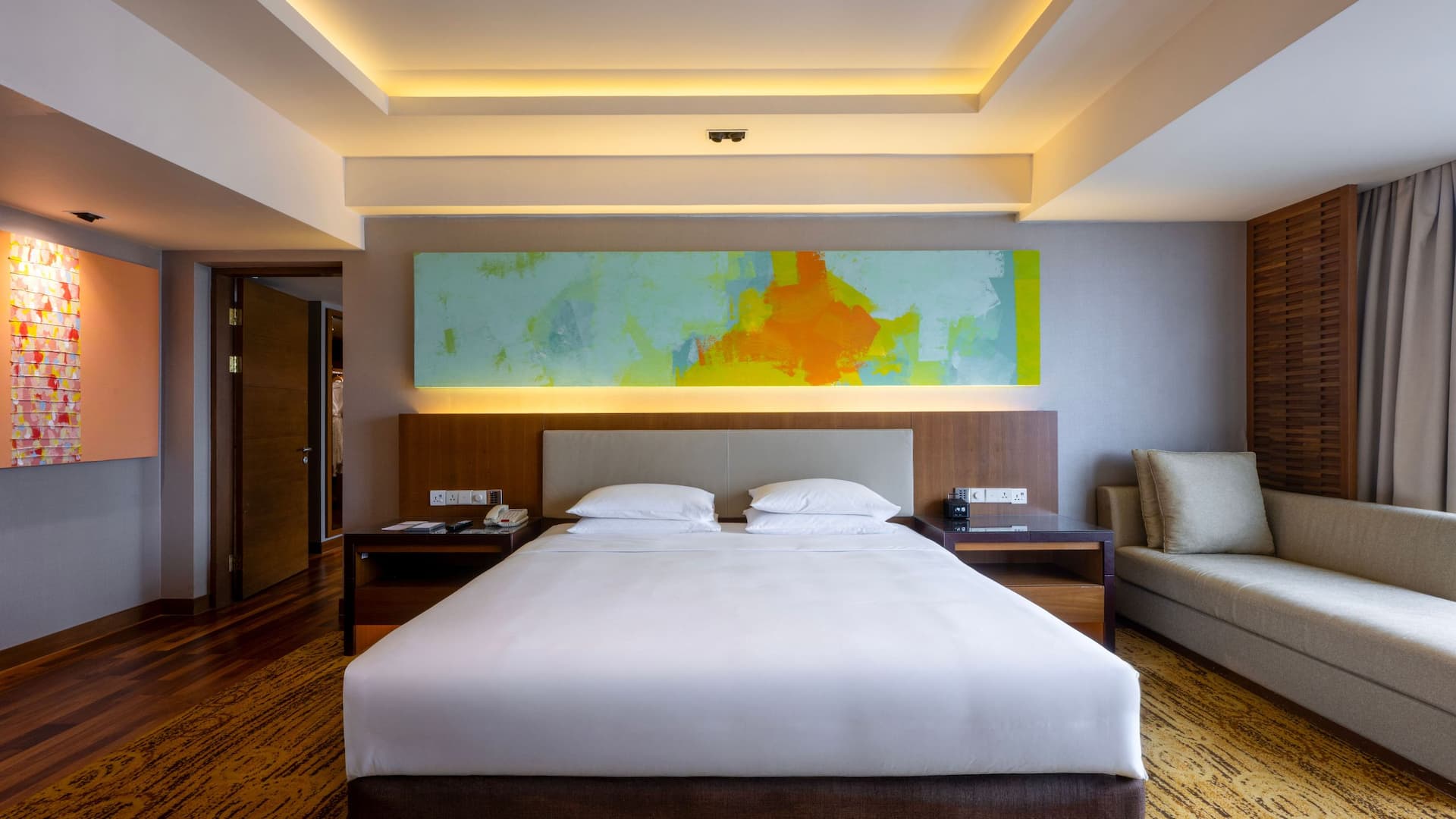 4 von 7 Hyatt Regency Kinabalu Presidential Suite King Bed