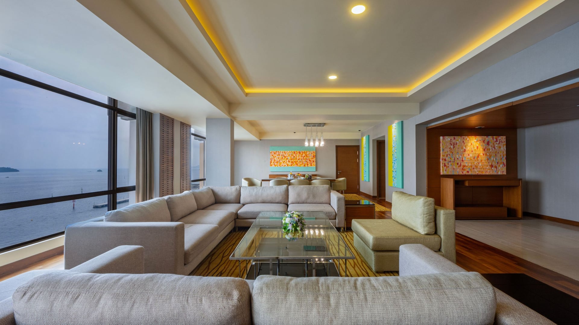3 von 7 Hyatt Regency Kinabalu Presidential Suite Living Room