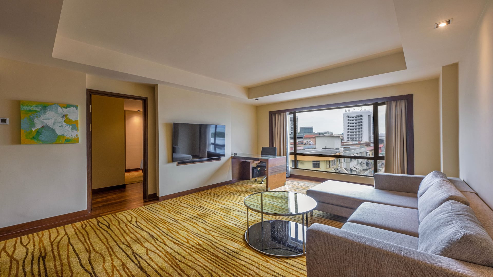 2 von 4 Hyatt Regency Kinabalu Regency Suite Living Room