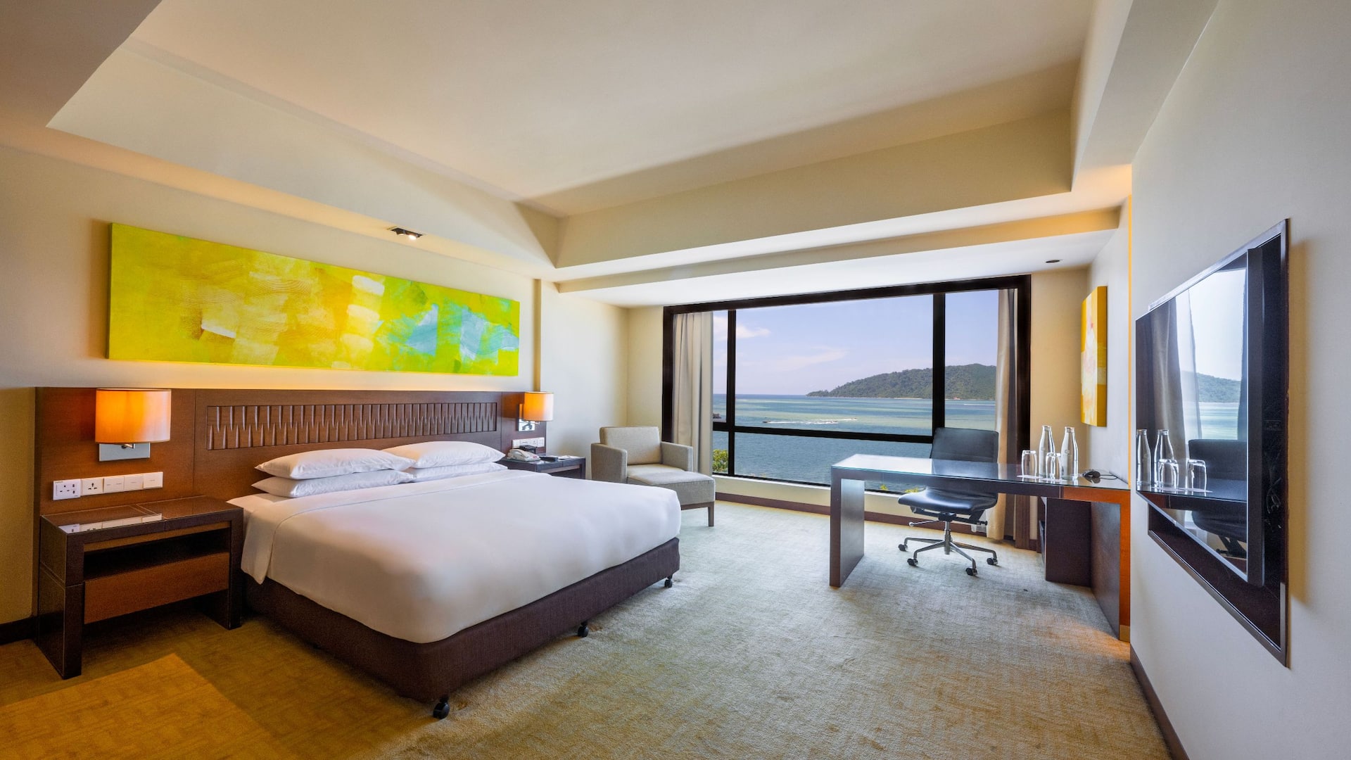 2 von 2 Hyatt Regency Kinabalu One King Bed Sea View