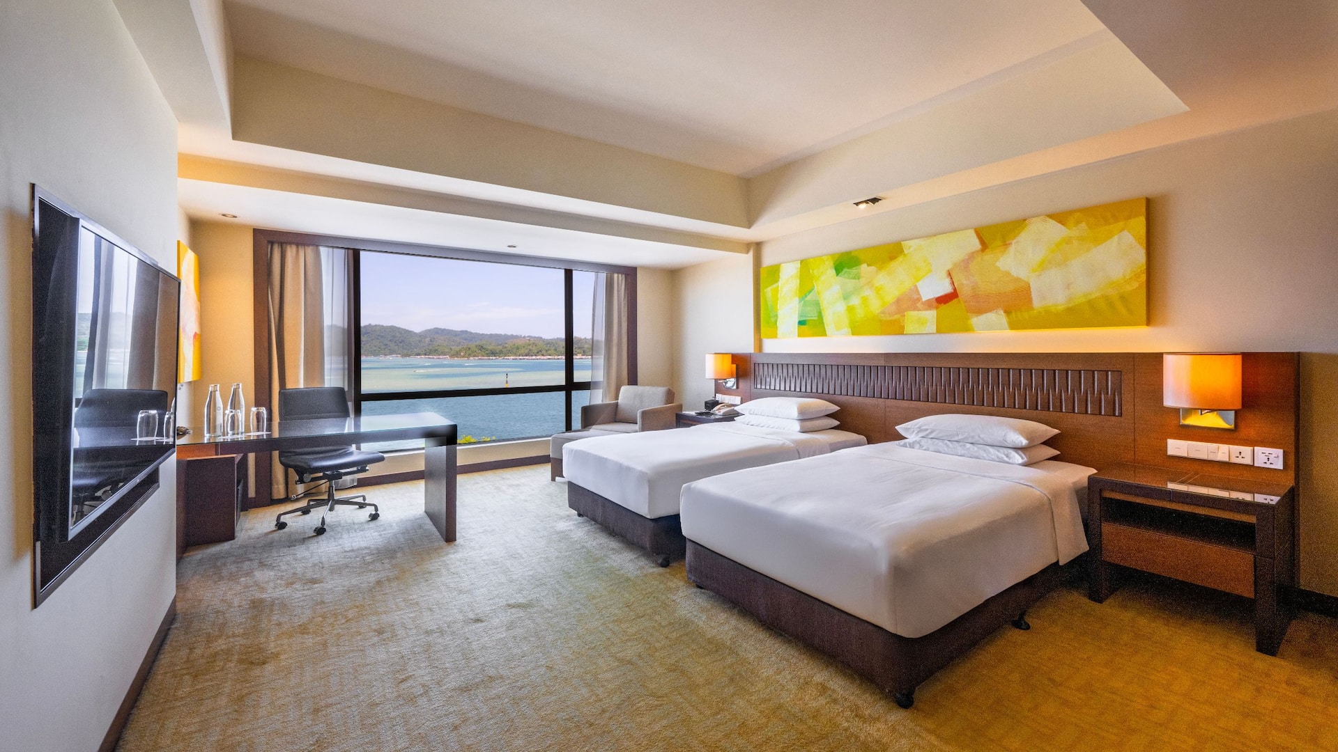 1 von 2 Hyatt Regency Kinabalu Two Twin Bed With Sea View