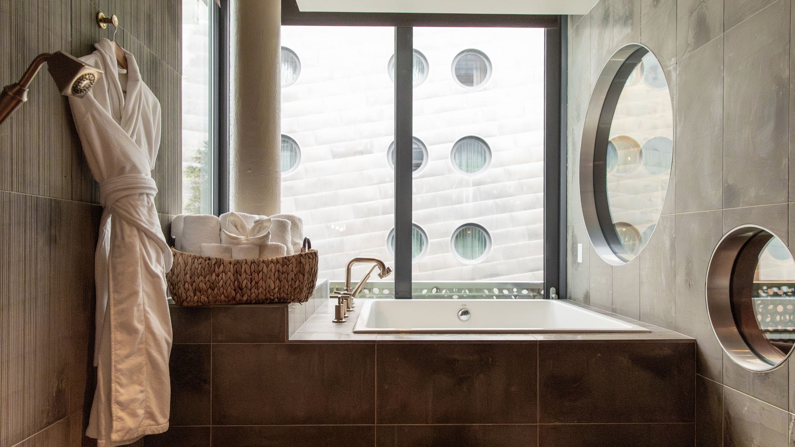 Dream Downtown Guest House Soaking Tub