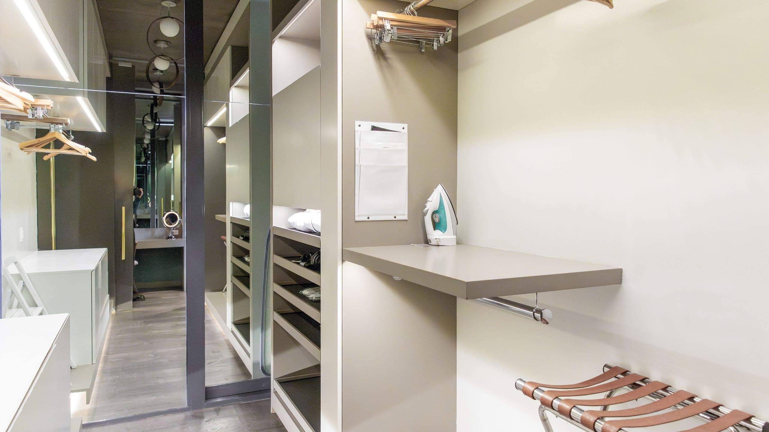 Dream Downtown Guest House Walk In Closet