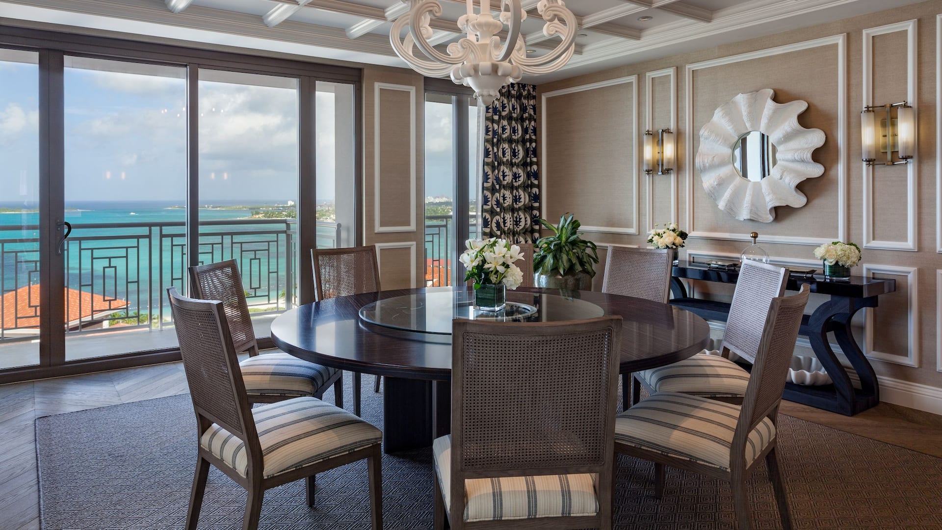 第 1，共 7 Grand Hyatt Baha Mar Chairmain Suite Dining