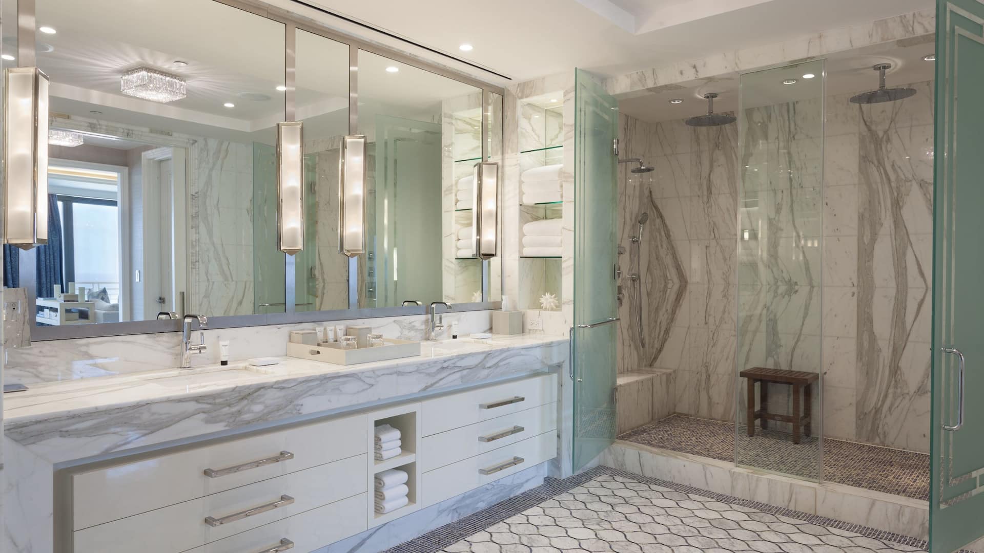 第 2，共 7 Grand Hyatt Baha Mar Chairmain Suite Master Bathroom