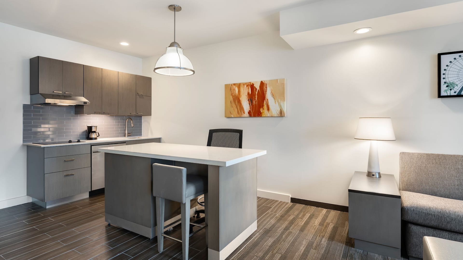3 de 4 Hyatt House Orlando / International Drive Studio Kitchen
