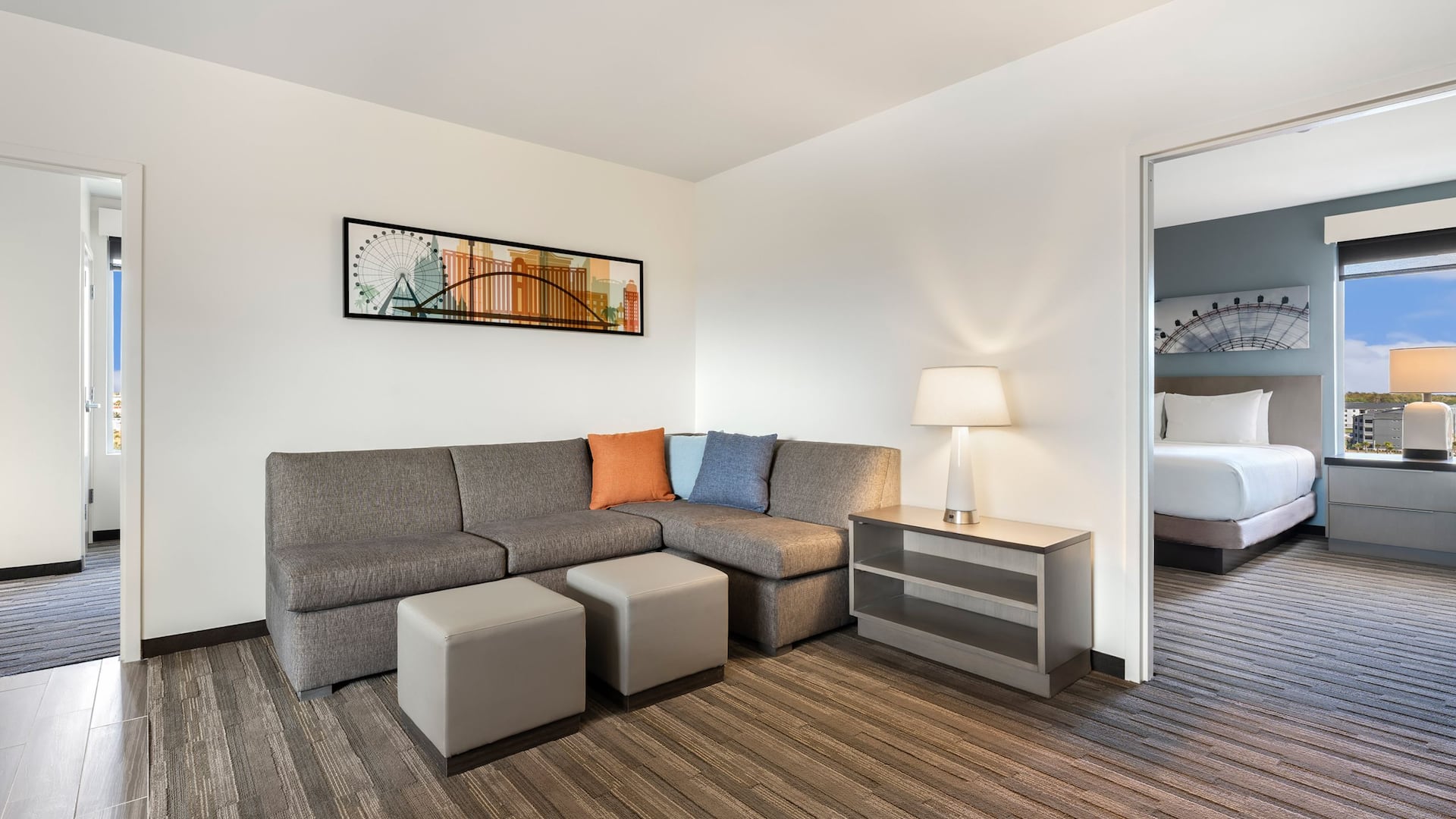 1 de 6 Hyatt House Orlando / International Drive Sitting Area