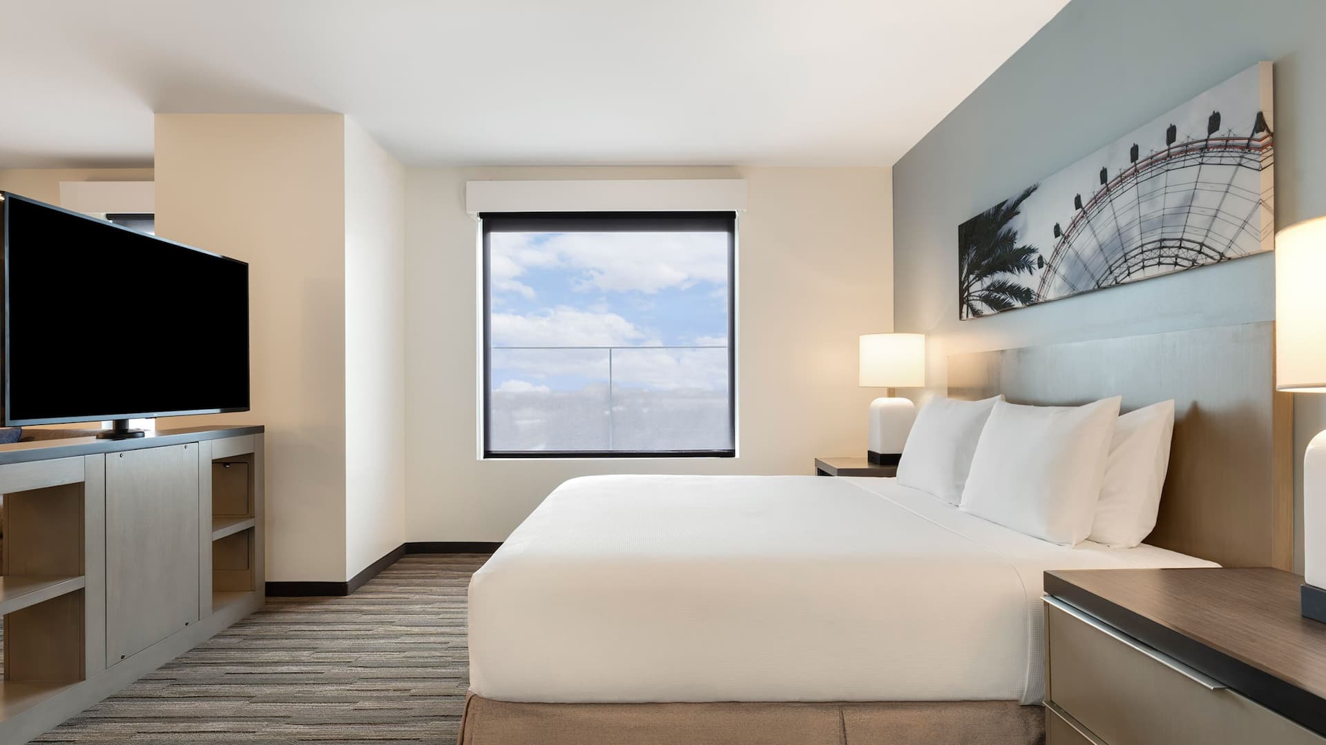 1 de 4 Hyatt House Orlando / International Drive King Room Tv