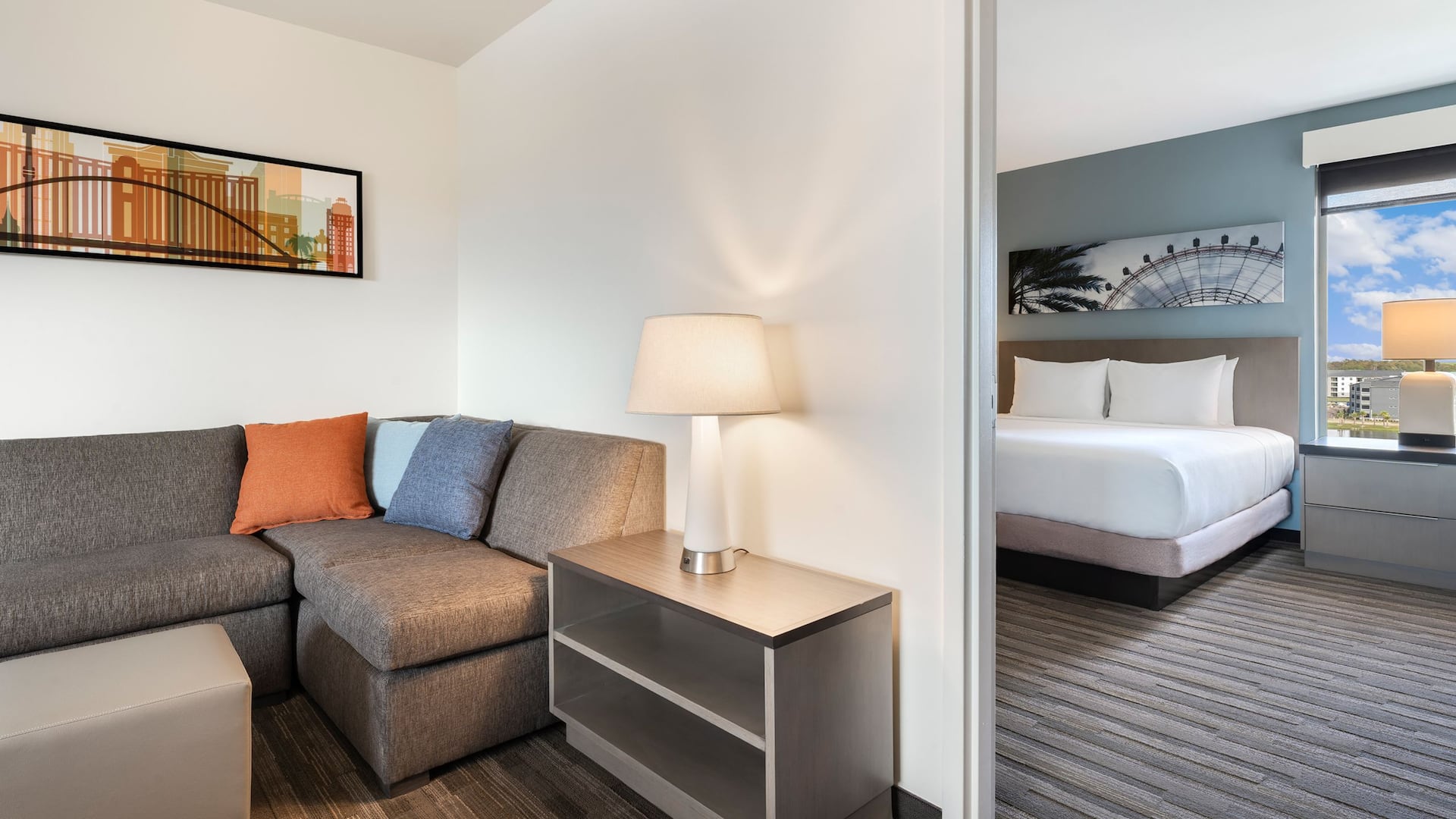 2 de 6 Hyatt House Orlando / International Drive King Bed Angle