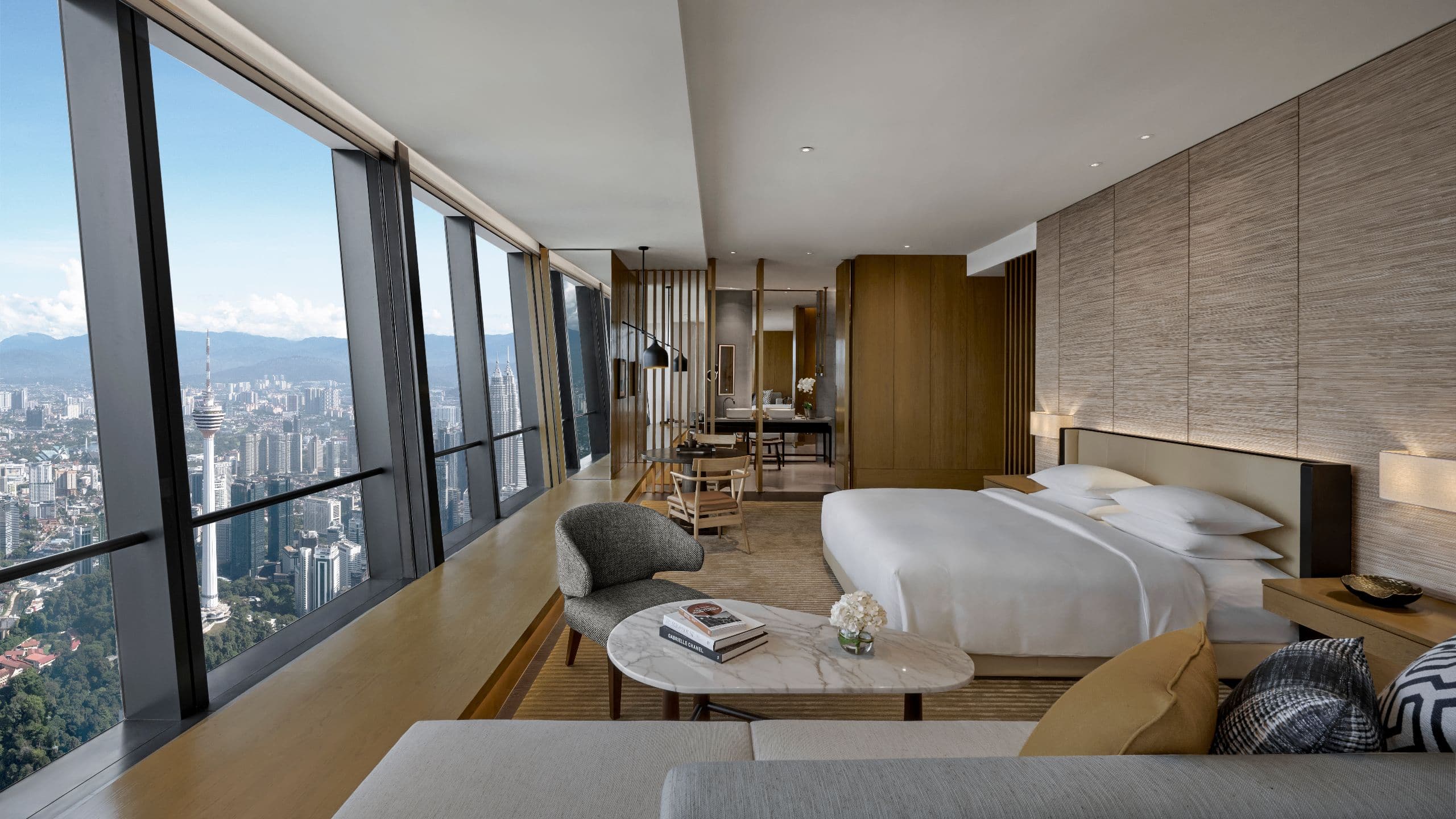 Park Hyatt Kuala Lumpur One King Deluxe Bedroom Path View