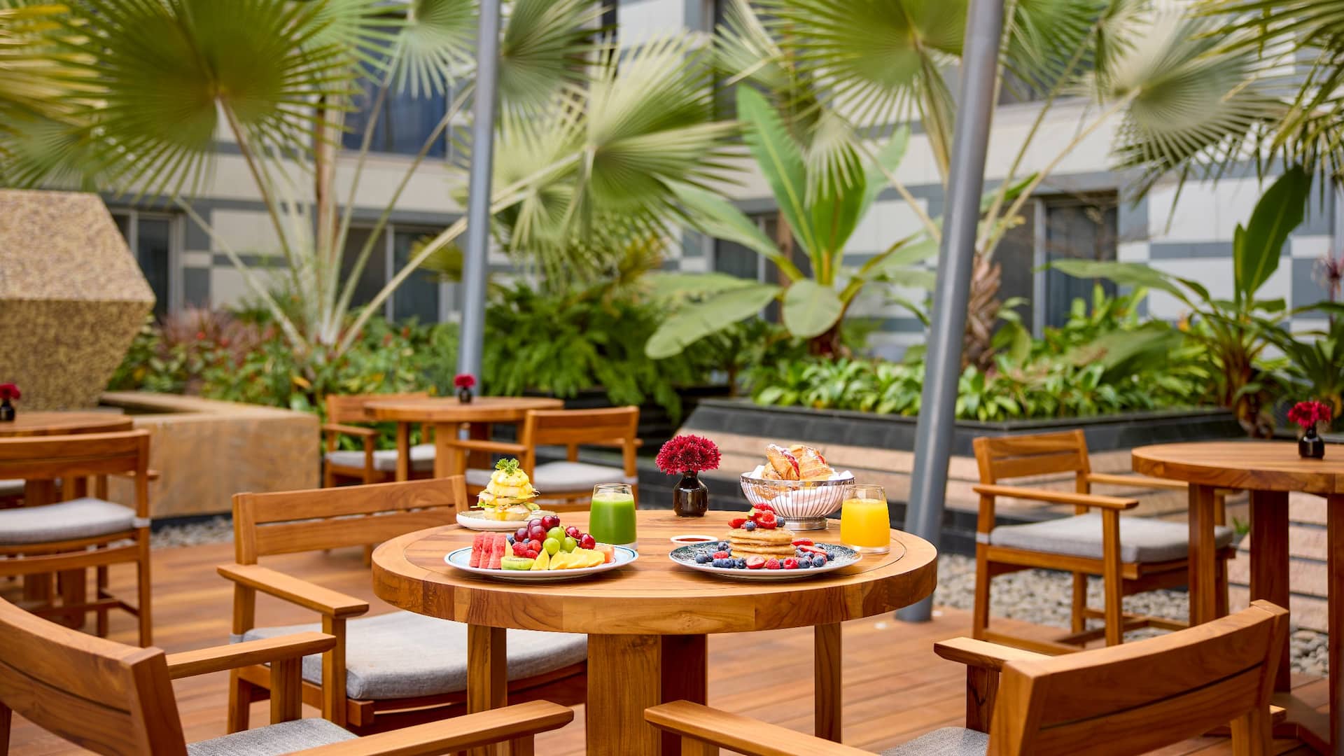 Grand Hyatt Mumbai Hotel & Residences Alfresco