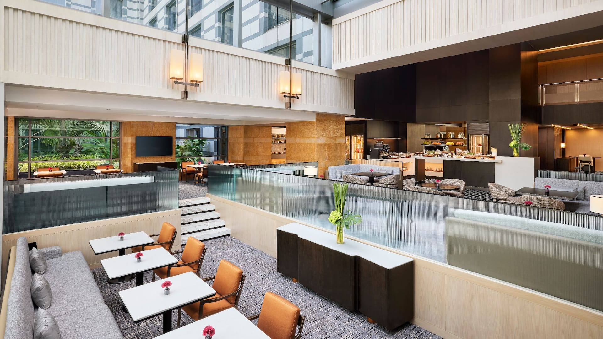 Grand Hyatt Mumbai Hotel & Residences Grand Club Lounge