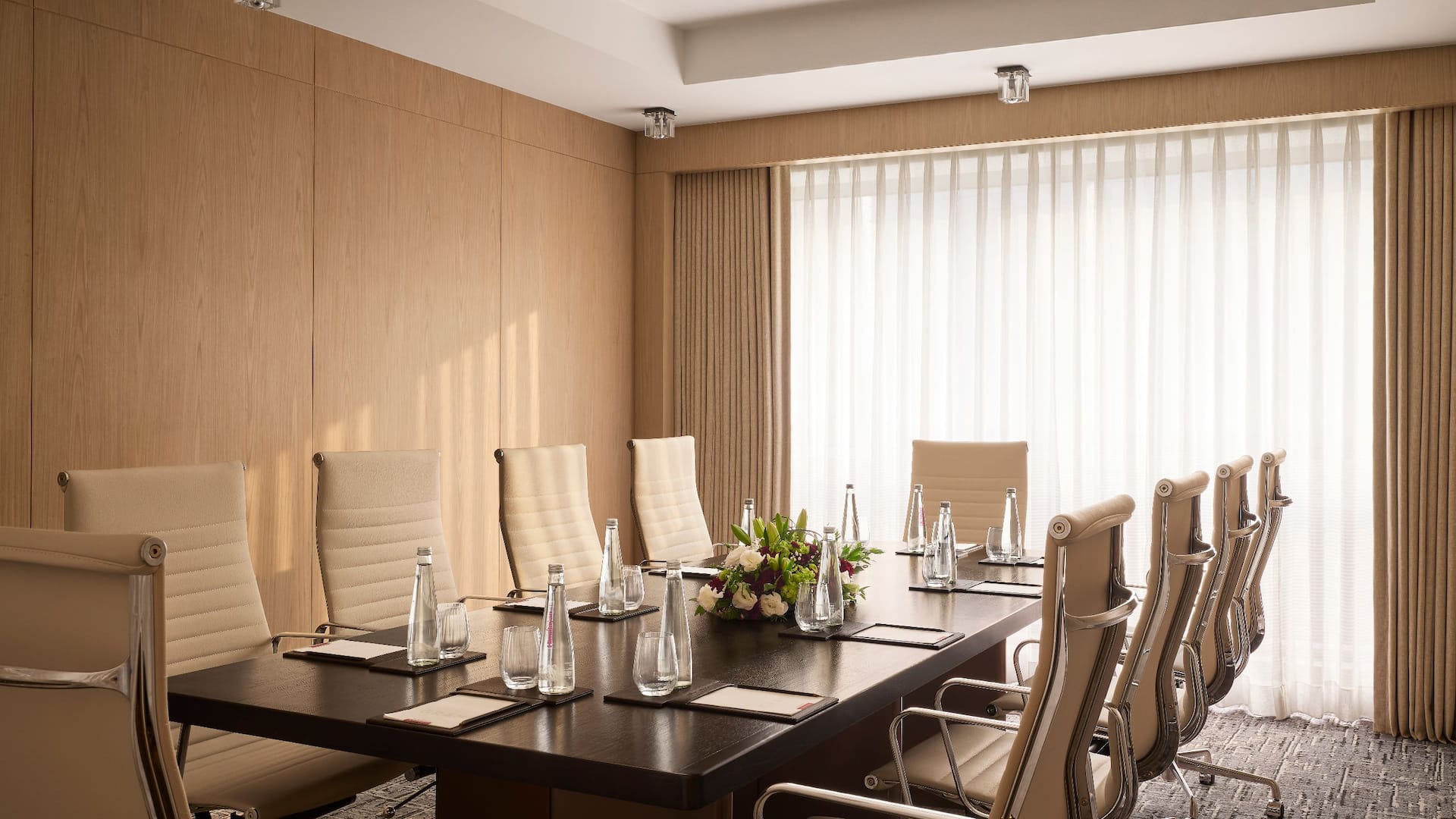 Grand Hyatt Mumbai Hotel & Residences Mumgh Grand Club Lounge Meeting Room