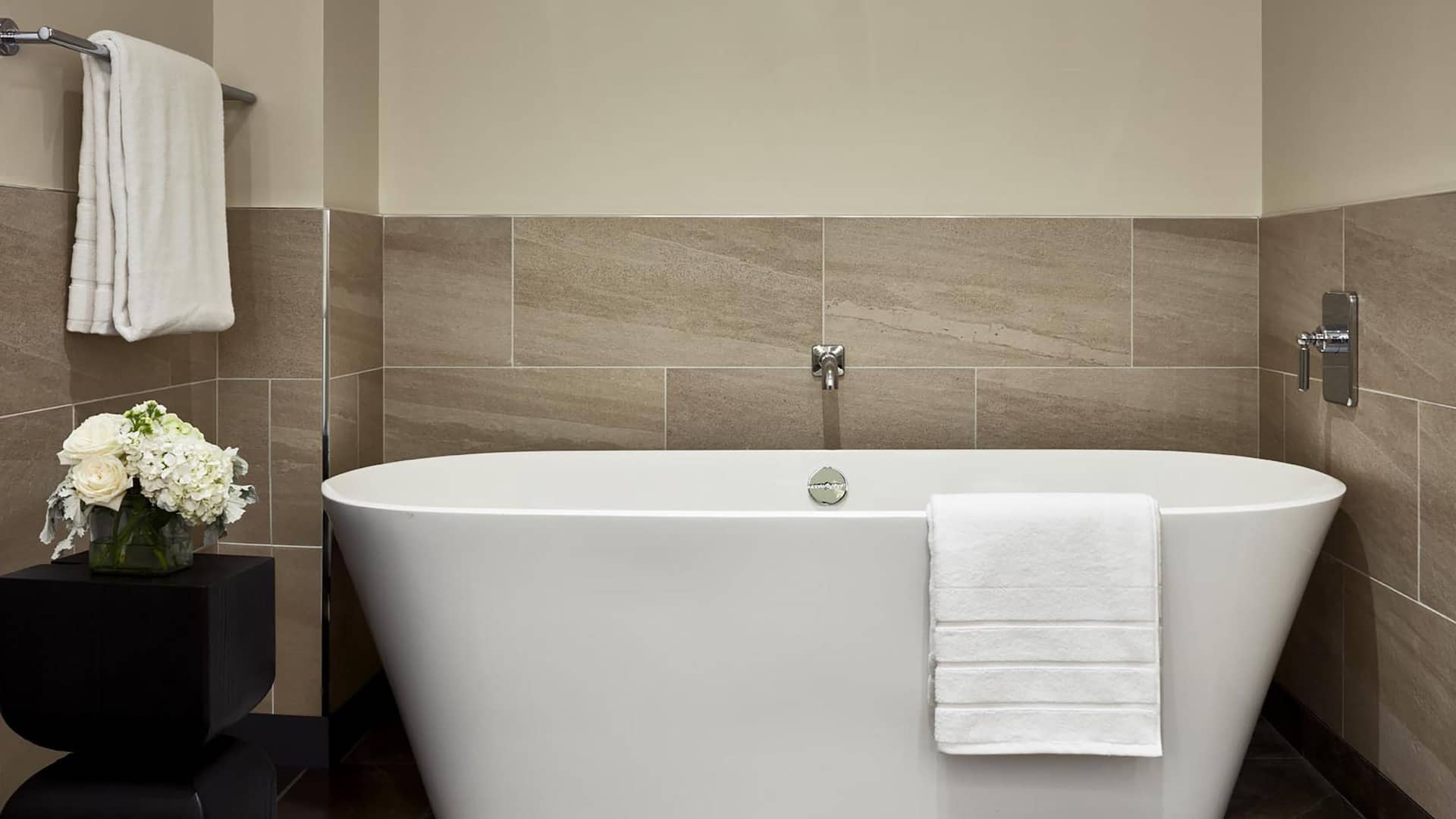 The Residences at Grand Hyatt Deer Valley Residence Bathroom Tub