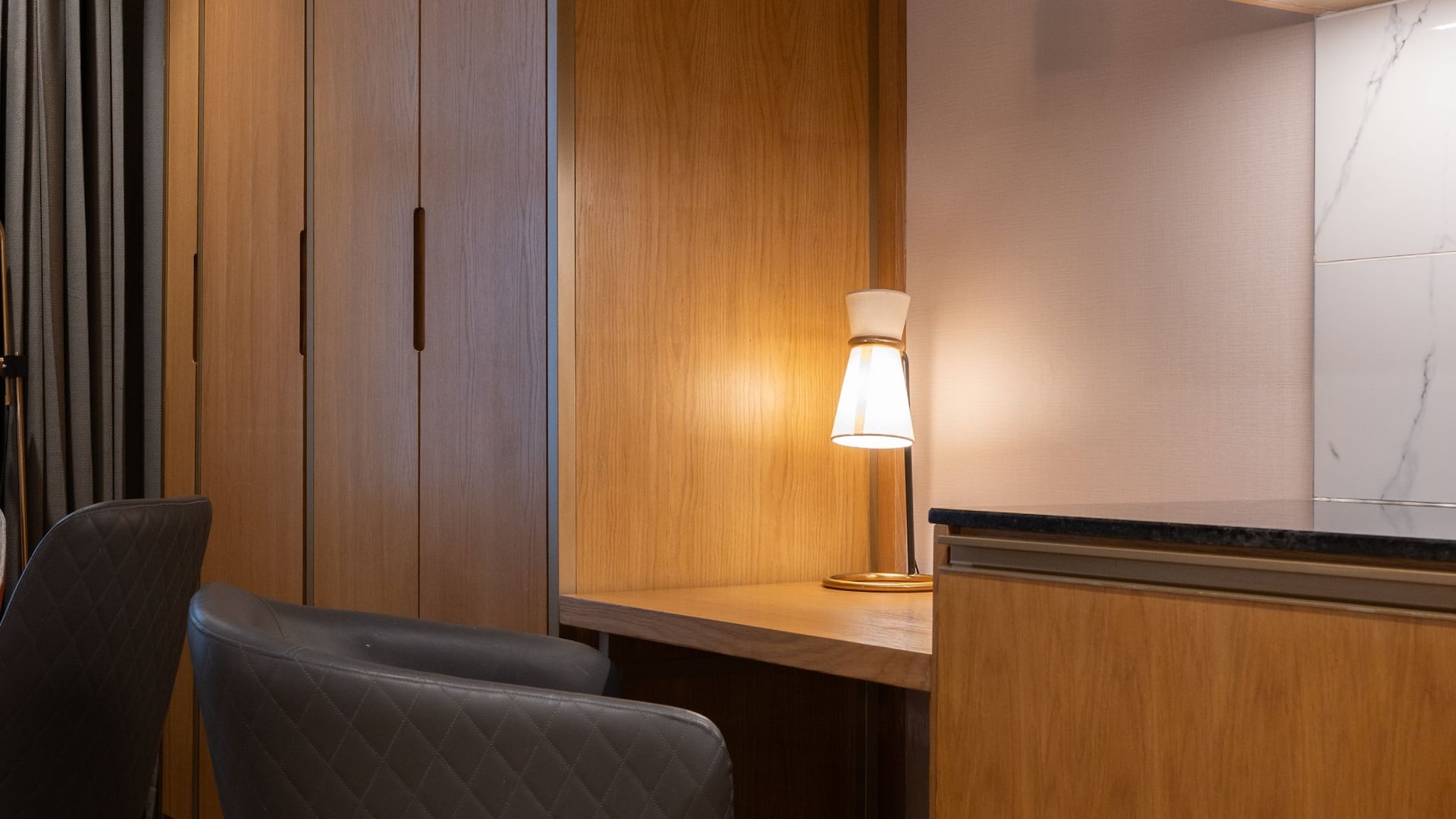 4/6 Hyatt Regency Nairobi Westlands Studio Apartment Workstation