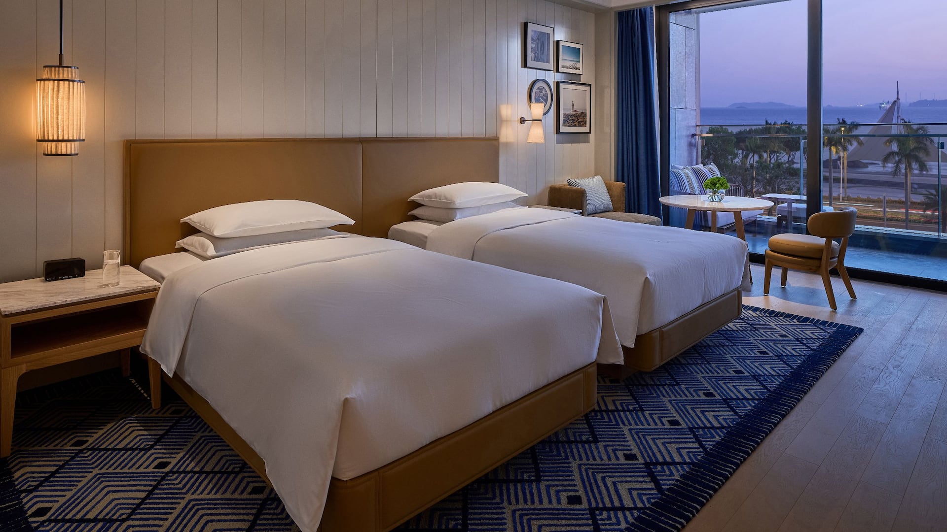 第 2，共 3 Hyatt Centric Ocean Front Xiamen Twin Beds Sea View Balcony Premium Blue